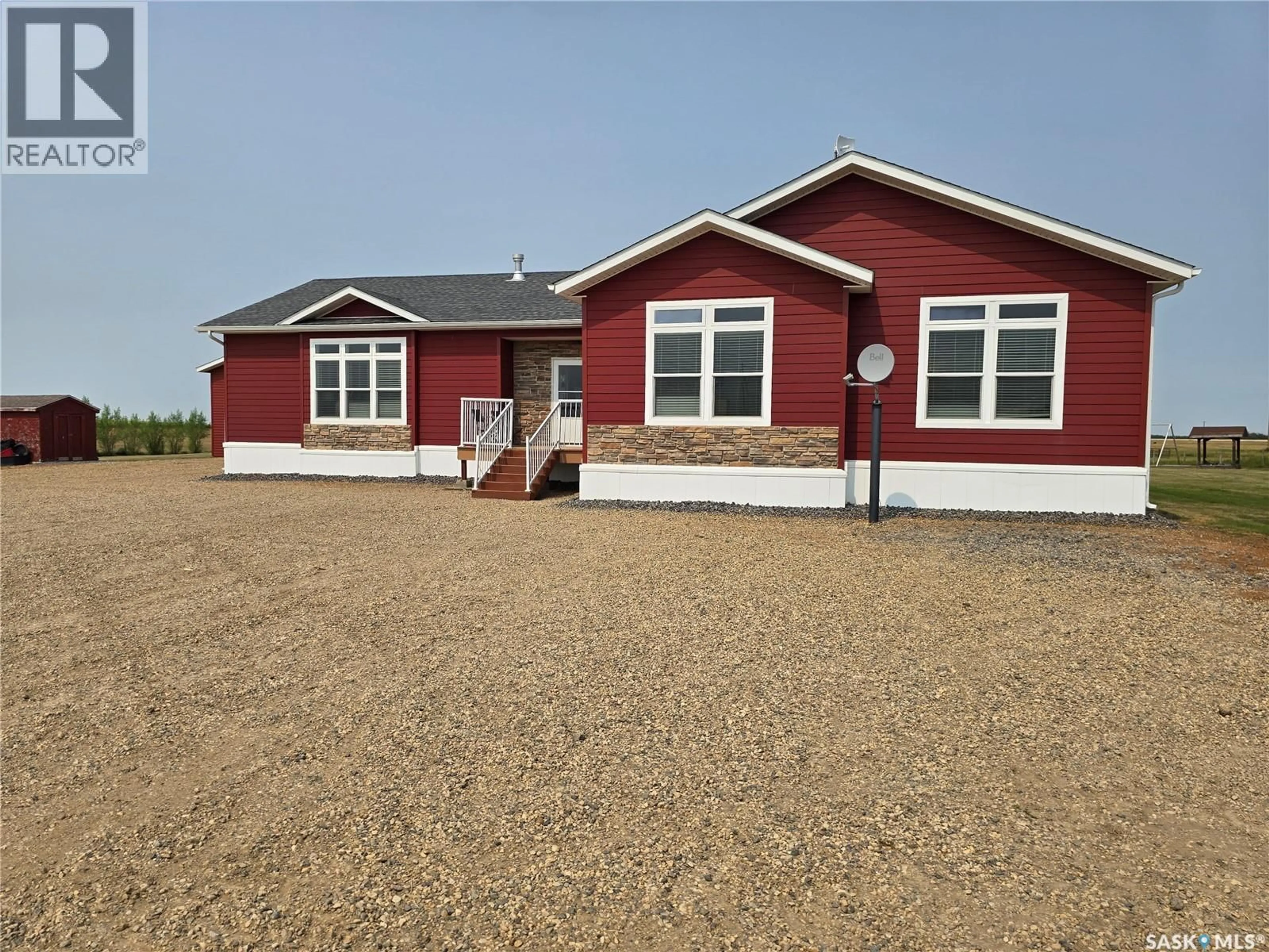 Home with vinyl exterior material, building for EBERTS ACREAGE, Weyburn Rm No. 67 Saskatchewan S4H2J9