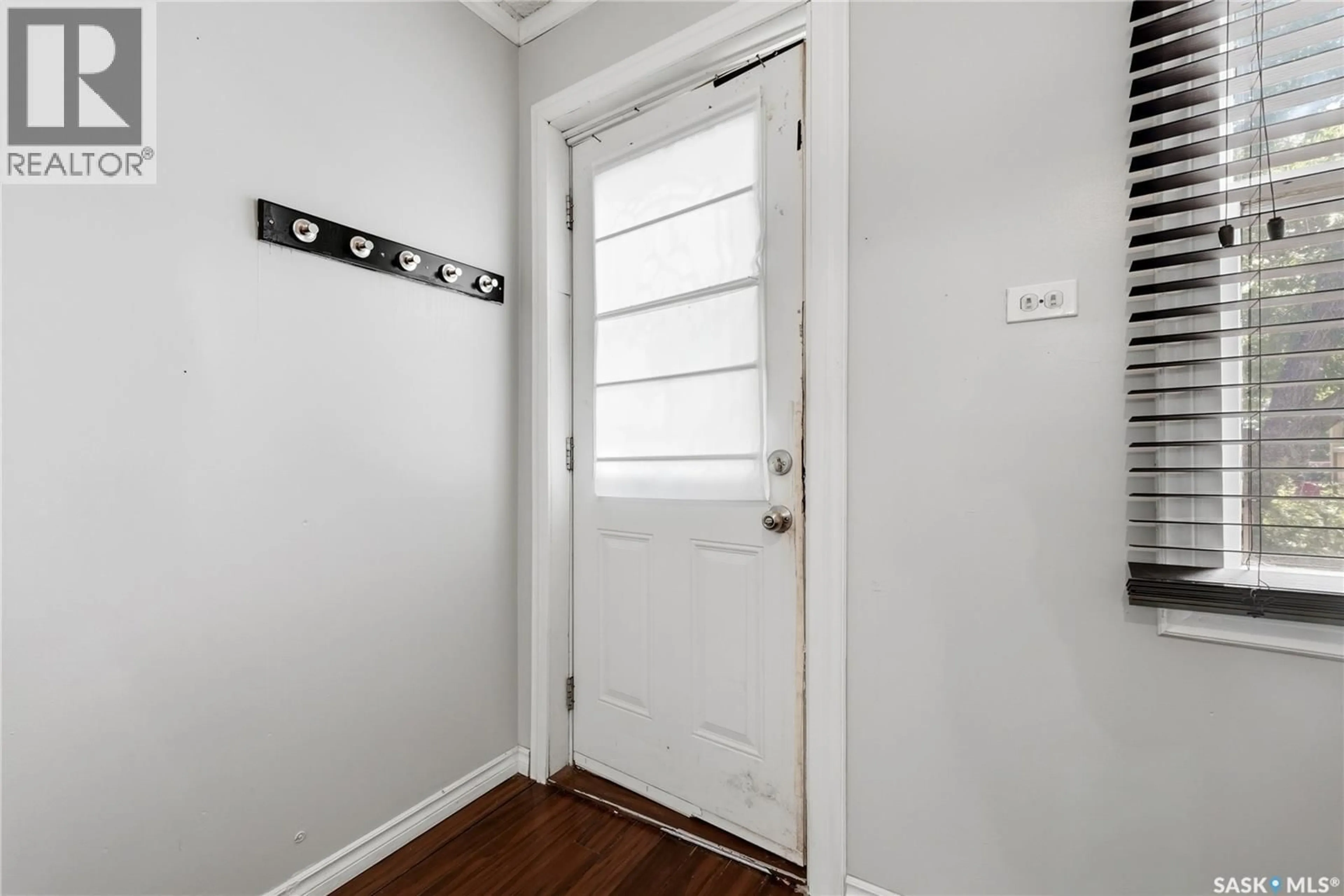 Indoor entryway for 558 OSLER STREET, Regina Saskatchewan S4R1W1