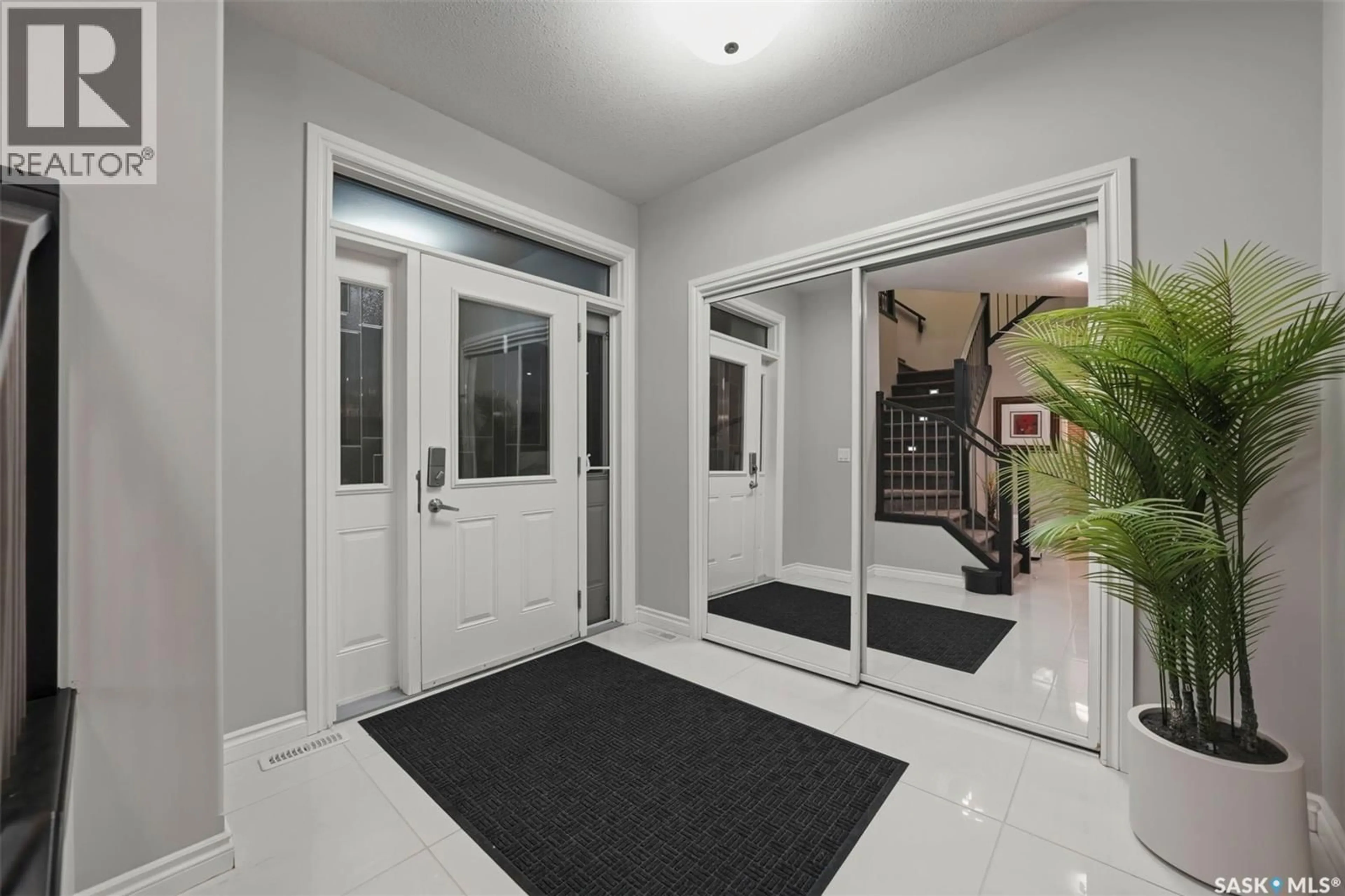 Indoor entryway for 107 SCHUMACHER BAY, Saskatoon Saskatchewan S7V0H7