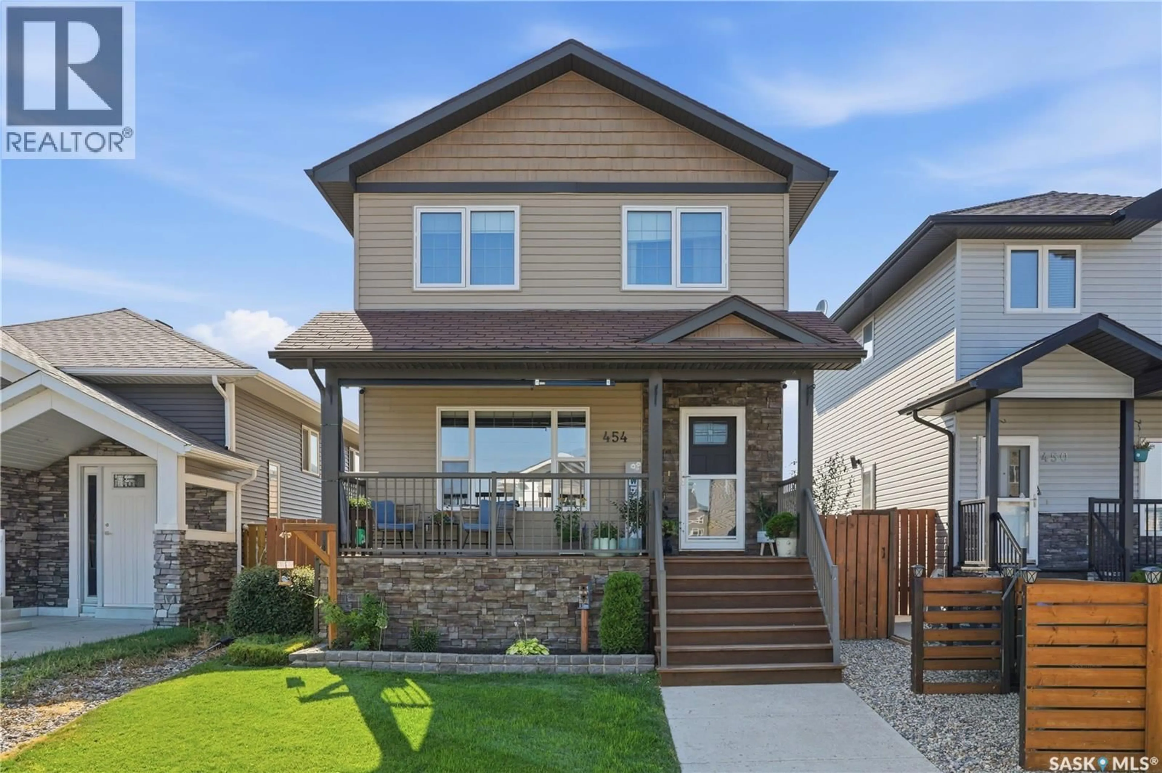 Home with vinyl exterior material, street for 454 GEARY CRESCENT, Saskatoon Saskatchewan S7R0E7