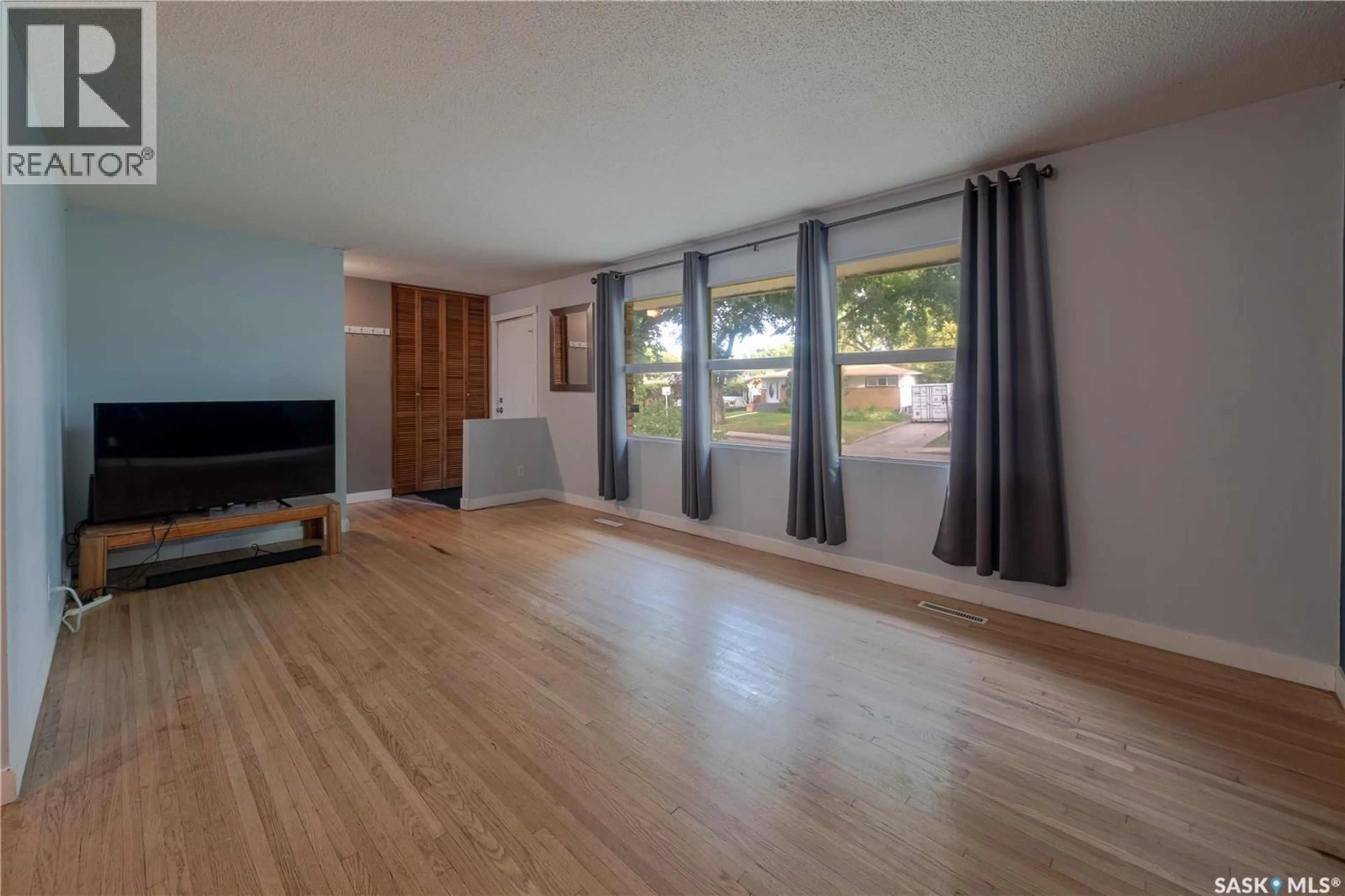 A pic of a room for 2818 23RD AVENUE, Regina Saskatchewan S4S1E6