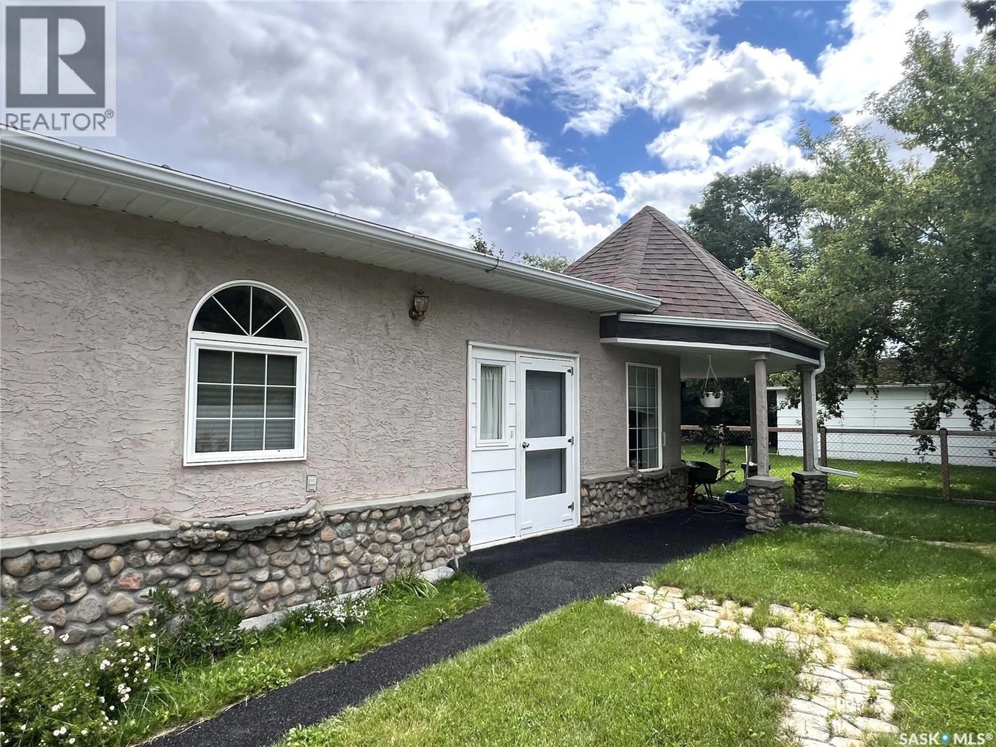 Home with vinyl exterior material, street for 1 - 501 CENTRE STREET, Meadow Lake Saskatchewan S9X1E5