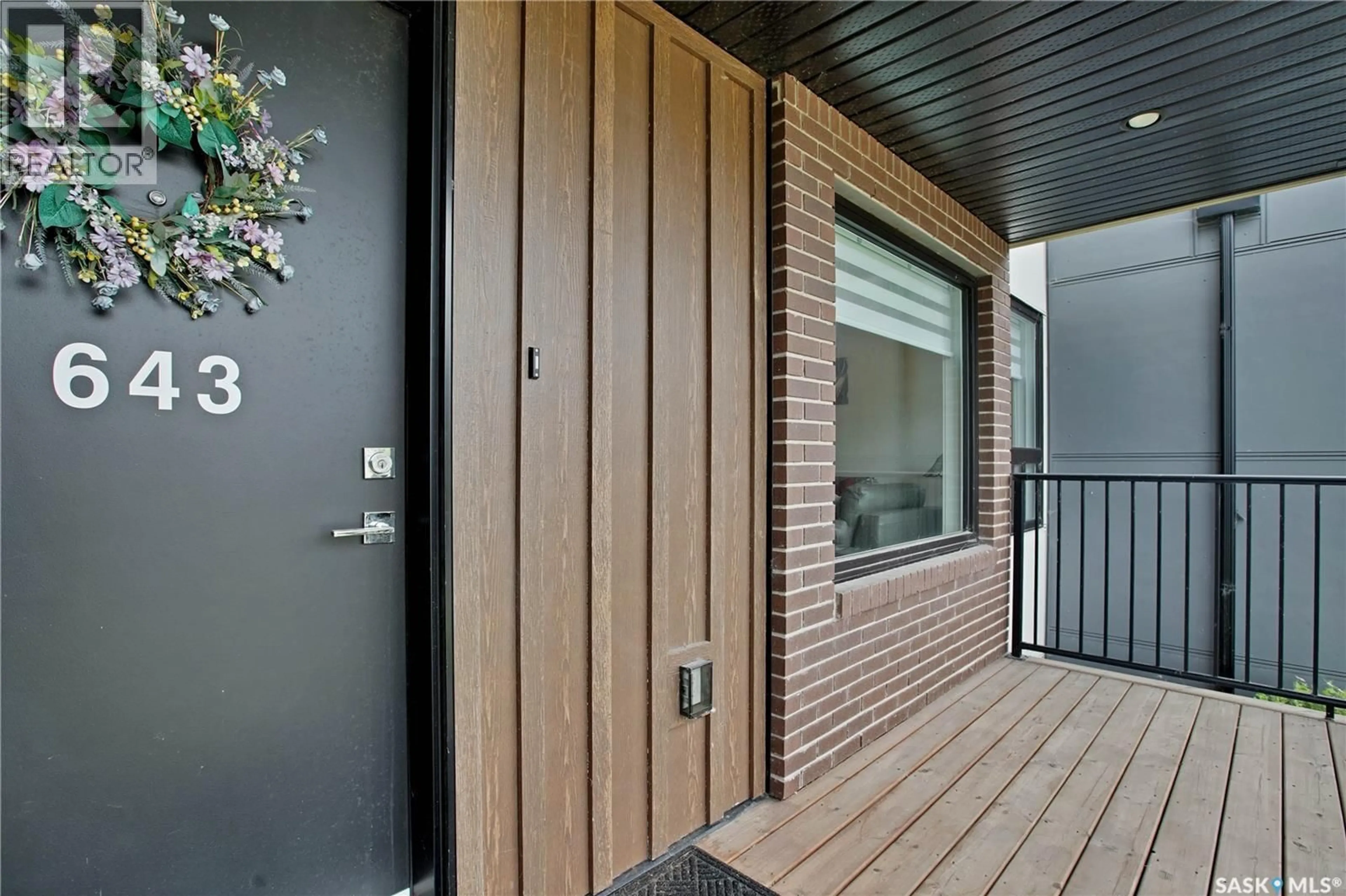 Indoor entryway for 643 EVERGREEN BOULEVARD, Saskatoon Saskatchewan S7W0L1