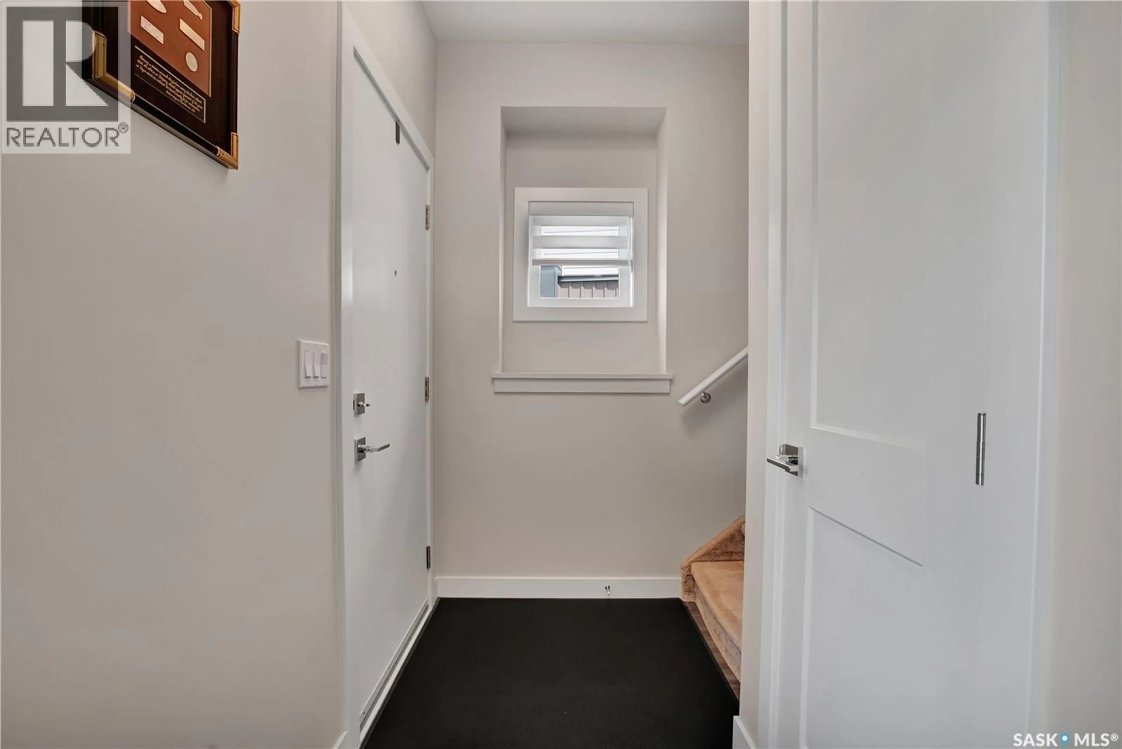 Indoor entryway for 643 EVERGREEN BOULEVARD, Saskatoon Saskatchewan S7W0L1