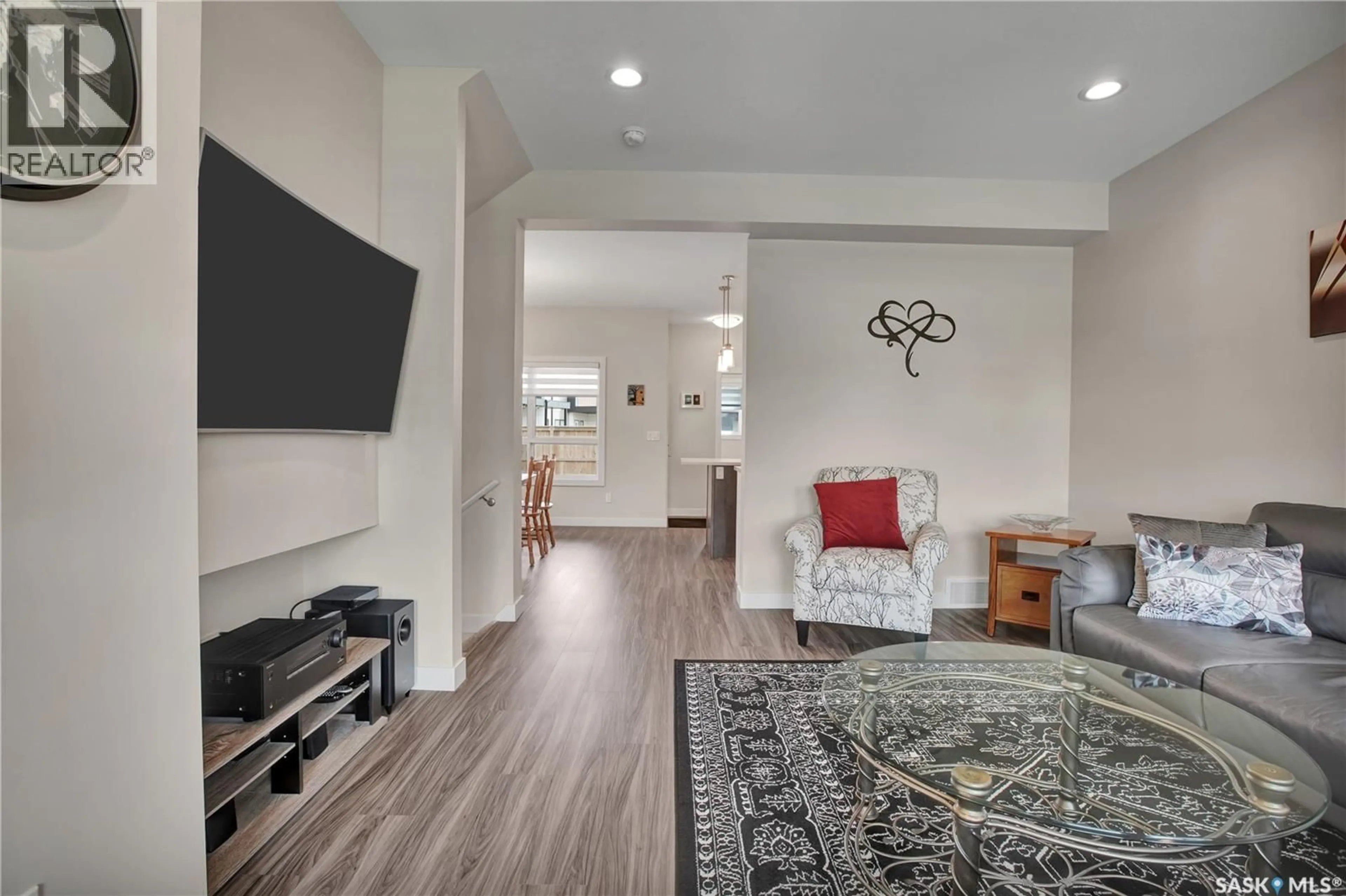 Living room with furniture, unknown for 643 EVERGREEN BOULEVARD, Saskatoon Saskatchewan S7W0L1
