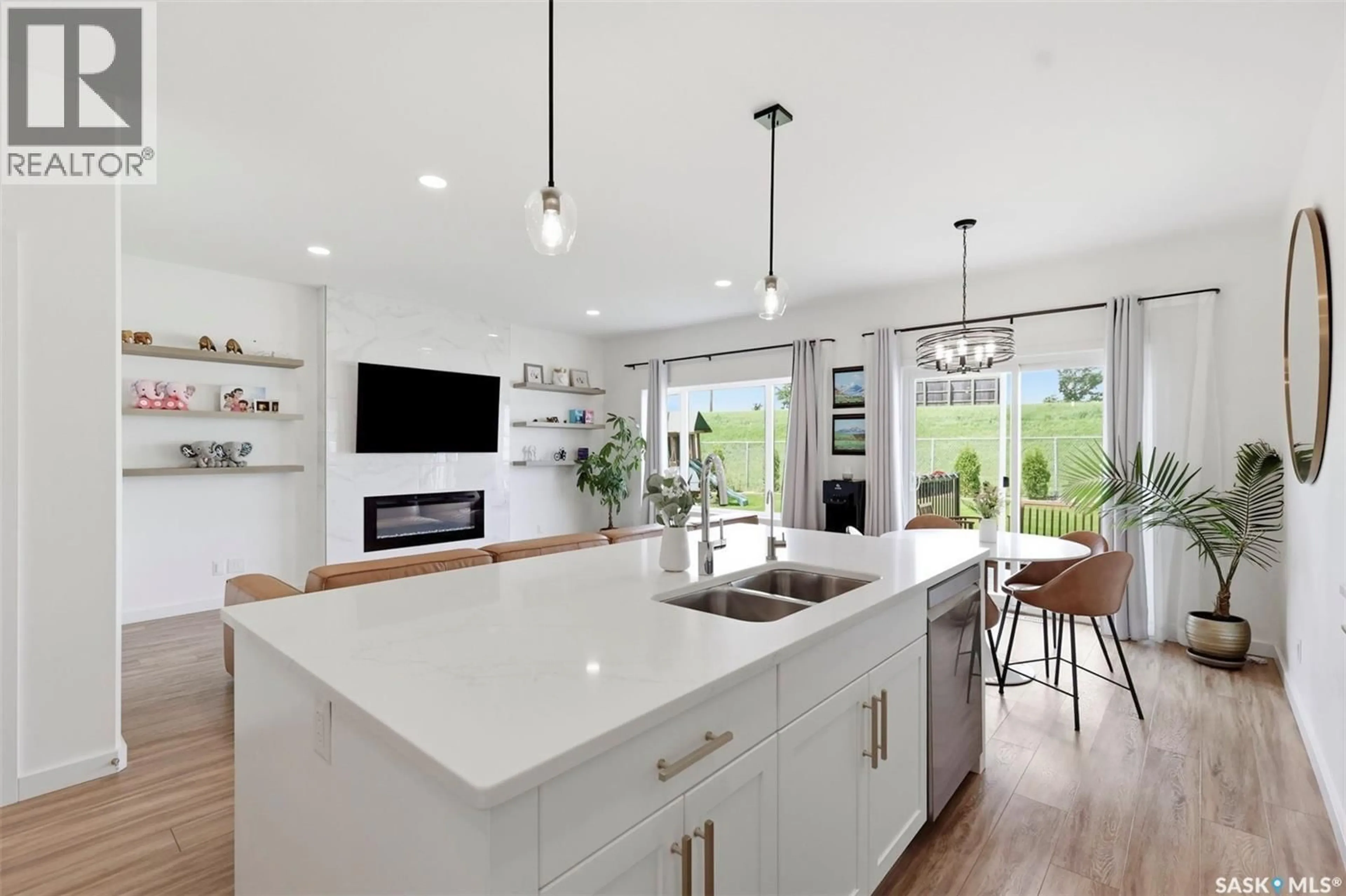 Open concept kitchen, ceramic/tile floor for 421 GERMAIN MANOR, Saskatoon Saskatchewan S7V0V1