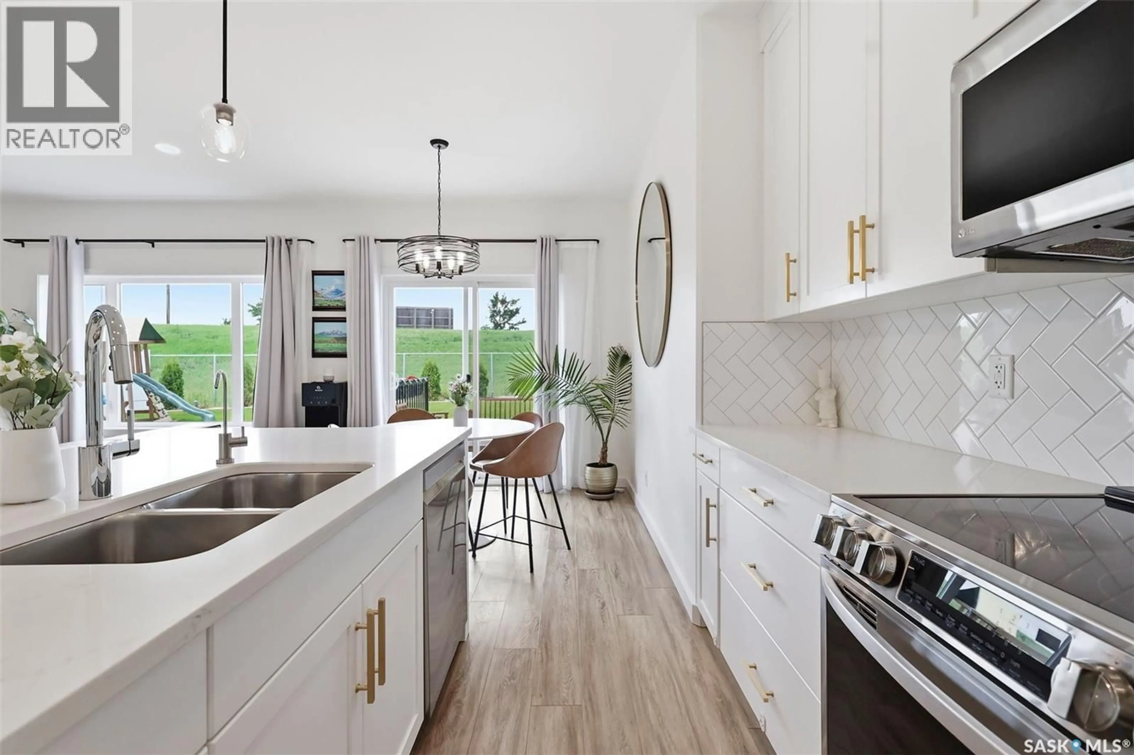 Open concept kitchen, ceramic/tile floor for 421 GERMAIN MANOR, Saskatoon Saskatchewan S7V0V1