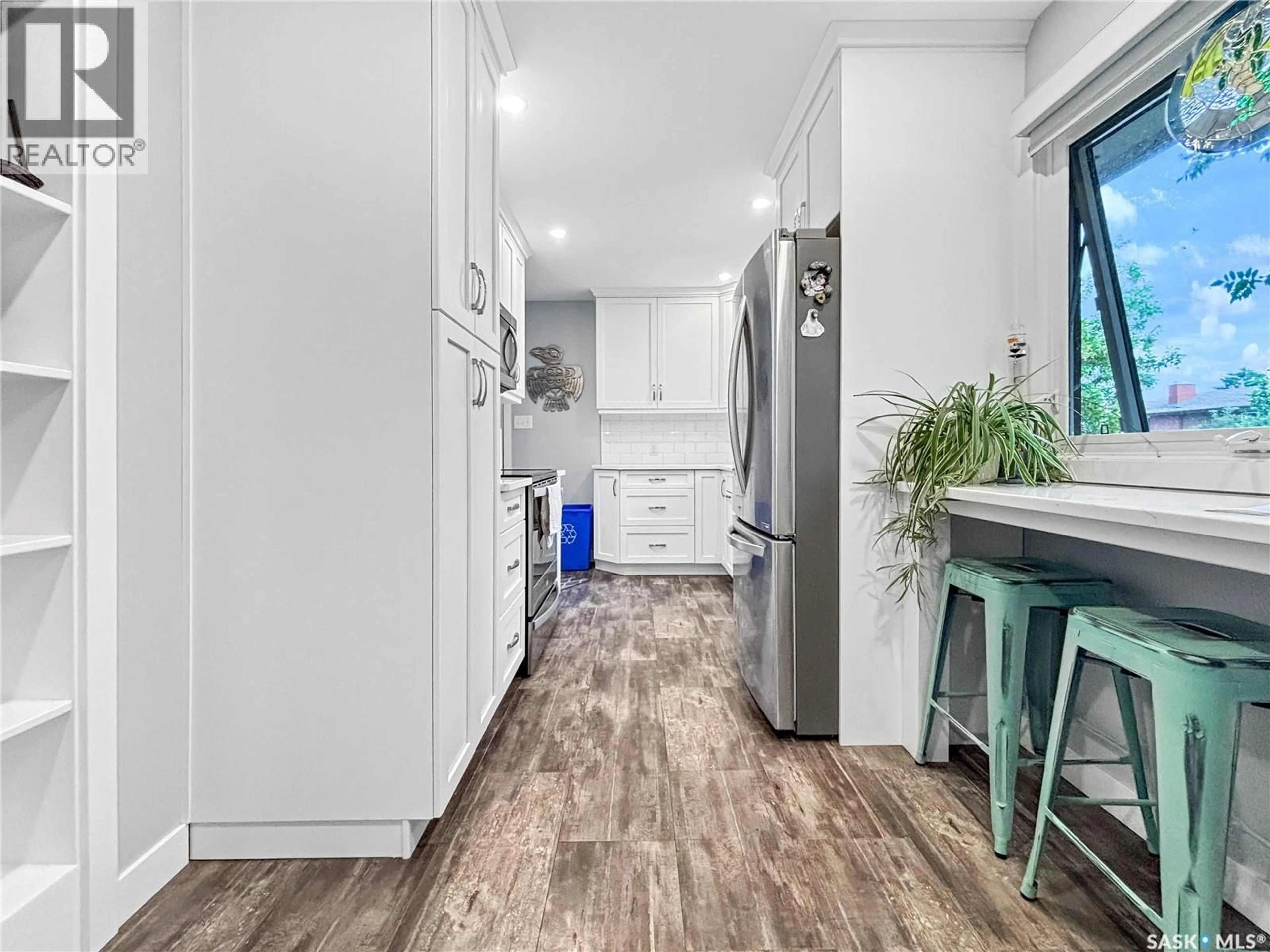 Unknown for 330 MEIGHEN CRESCENT, Saskatoon Saskatchewan S7L4W7