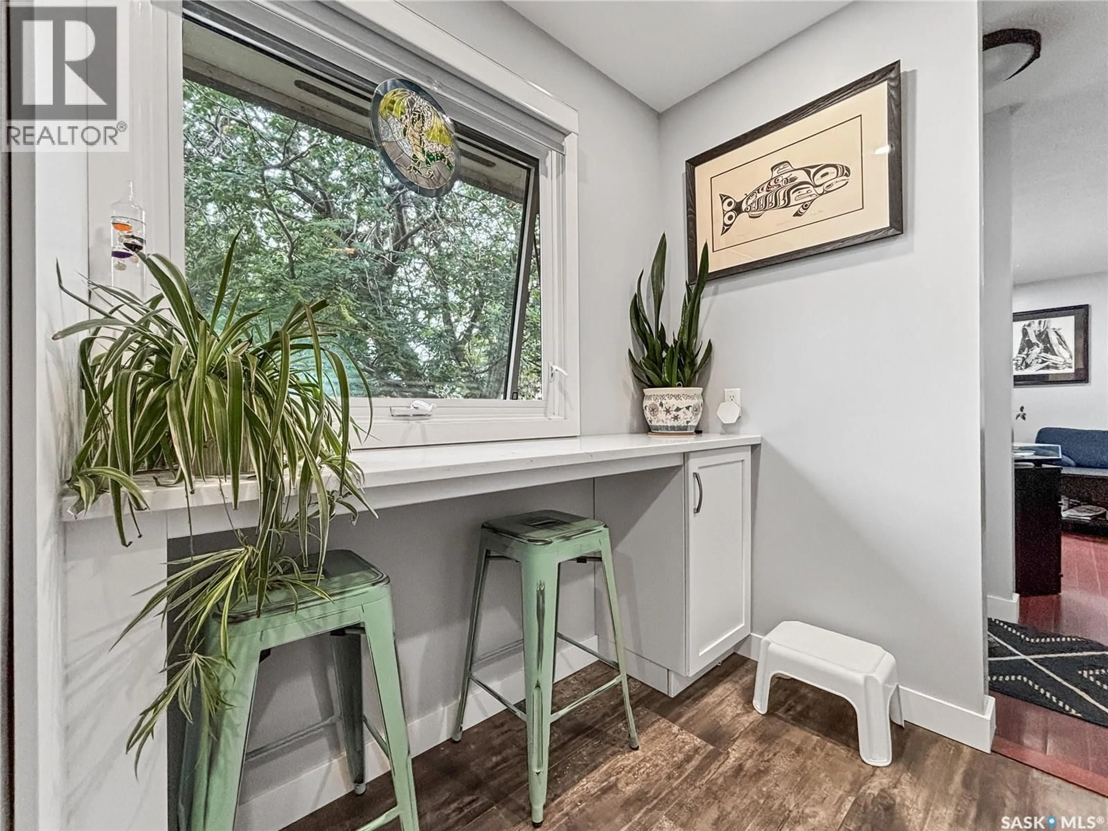 Indoor entryway for 330 MEIGHEN CRESCENT, Saskatoon Saskatchewan S7L4W7