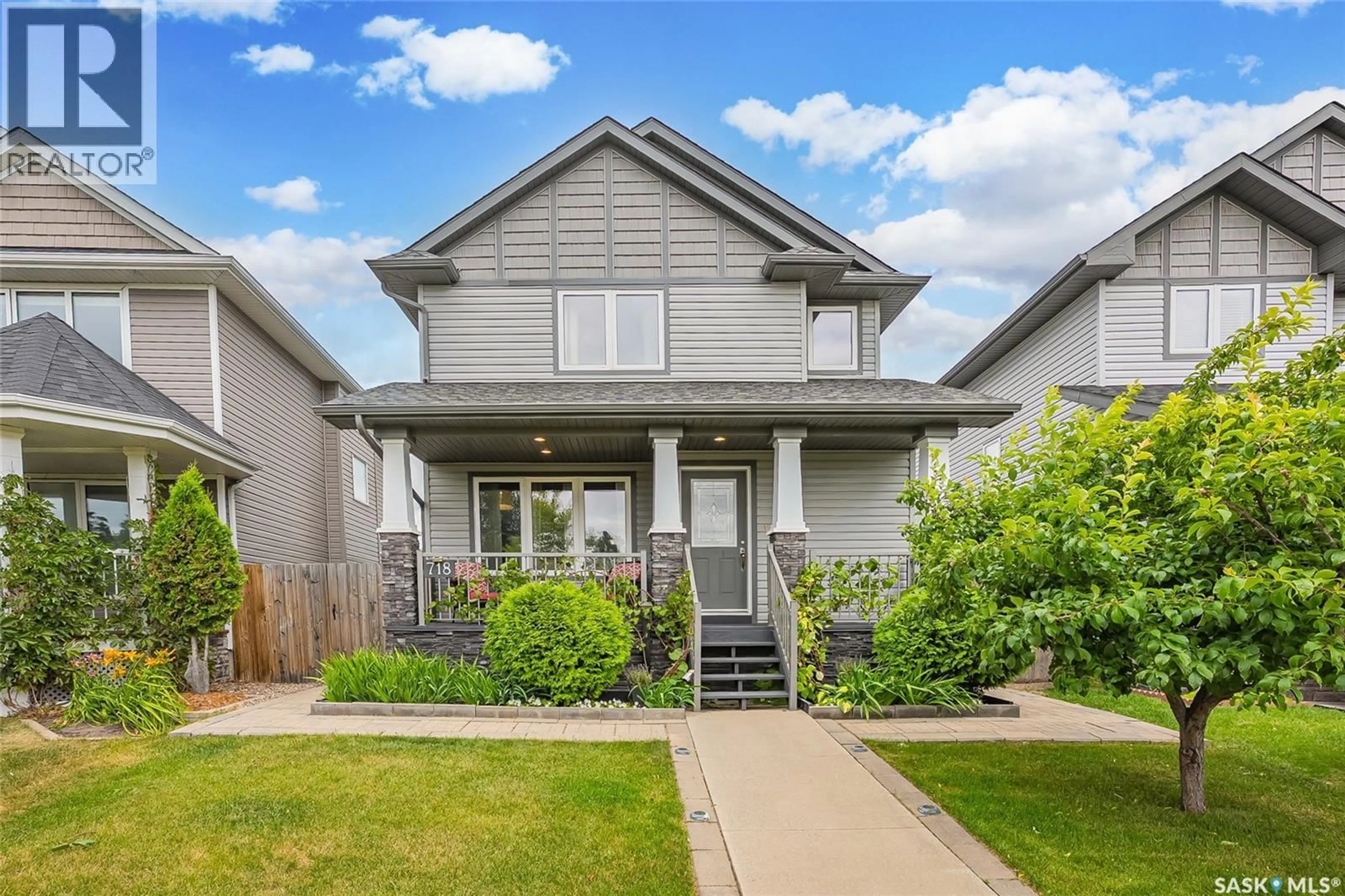 Home with vinyl exterior material, street for 718 STONEBRIDGE COMMON, Saskatoon Saskatchewan S7T0M8