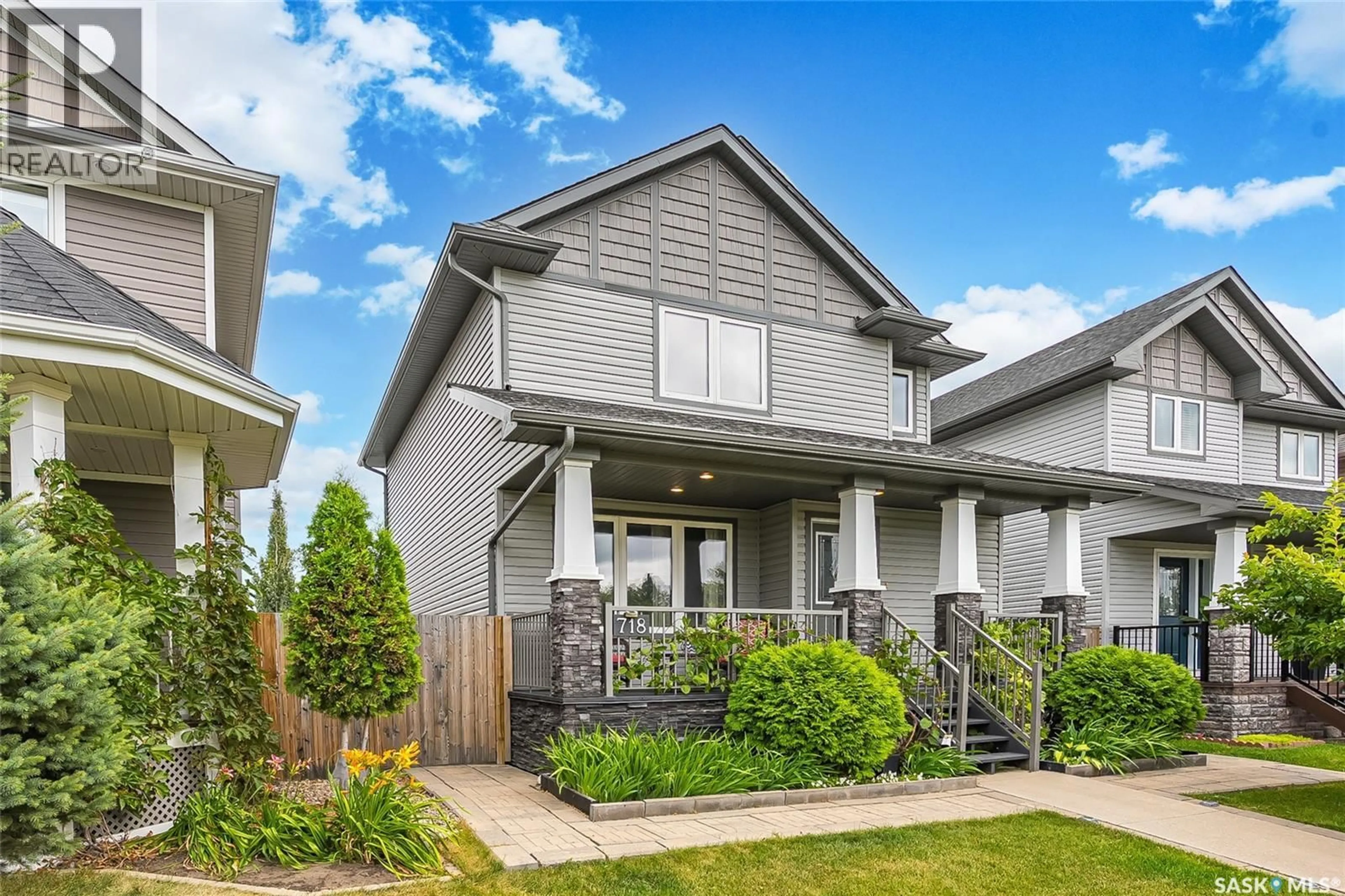 Home with vinyl exterior material, street for 718 STONEBRIDGE COMMON, Saskatoon Saskatchewan S7T0M8