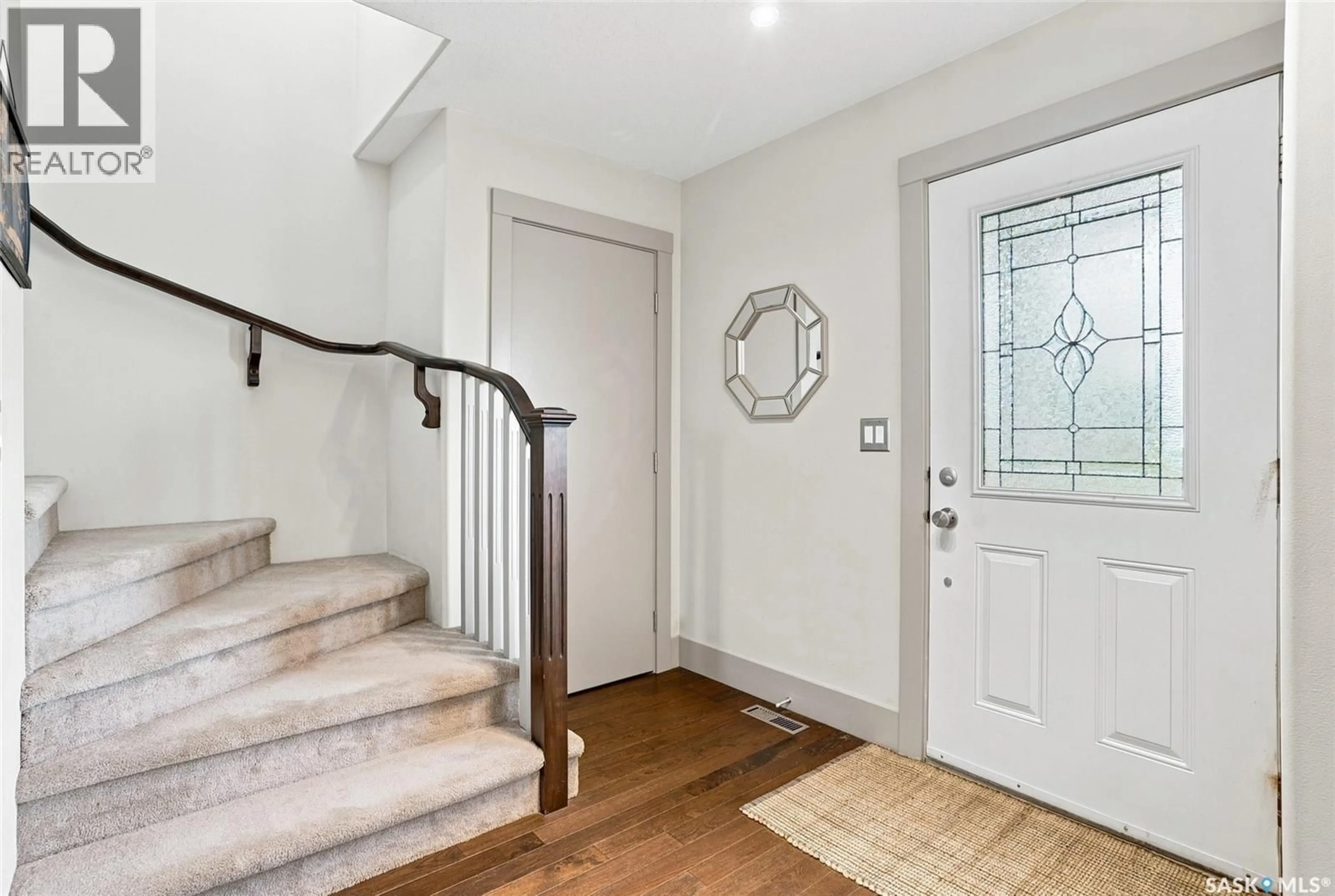 Indoor entryway for 718 STONEBRIDGE COMMON, Saskatoon Saskatchewan S7T0M8