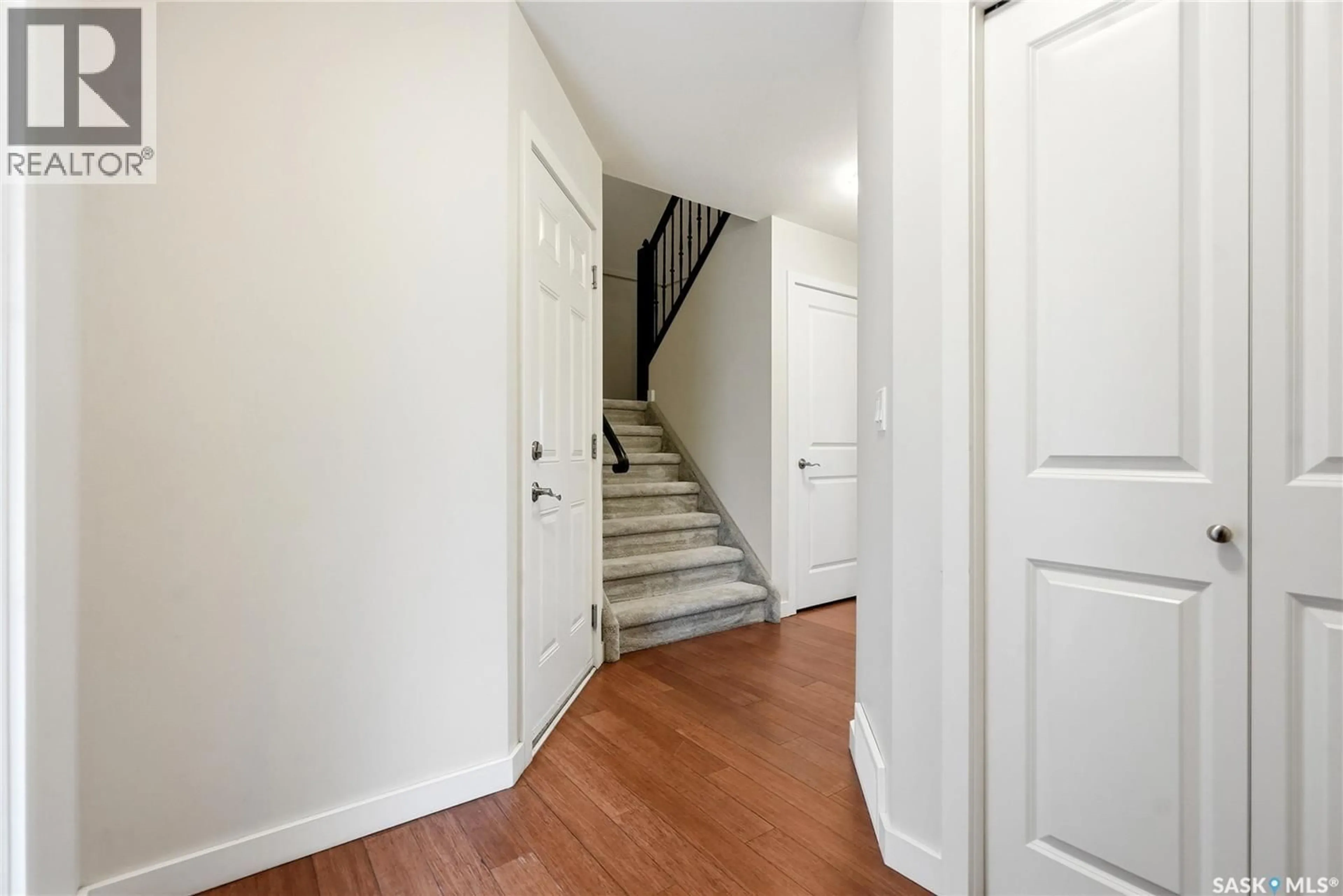 Indoor entryway for 309 - 410 HUNTER ROAD, Saskatoon Saskatchewan S7T0L5