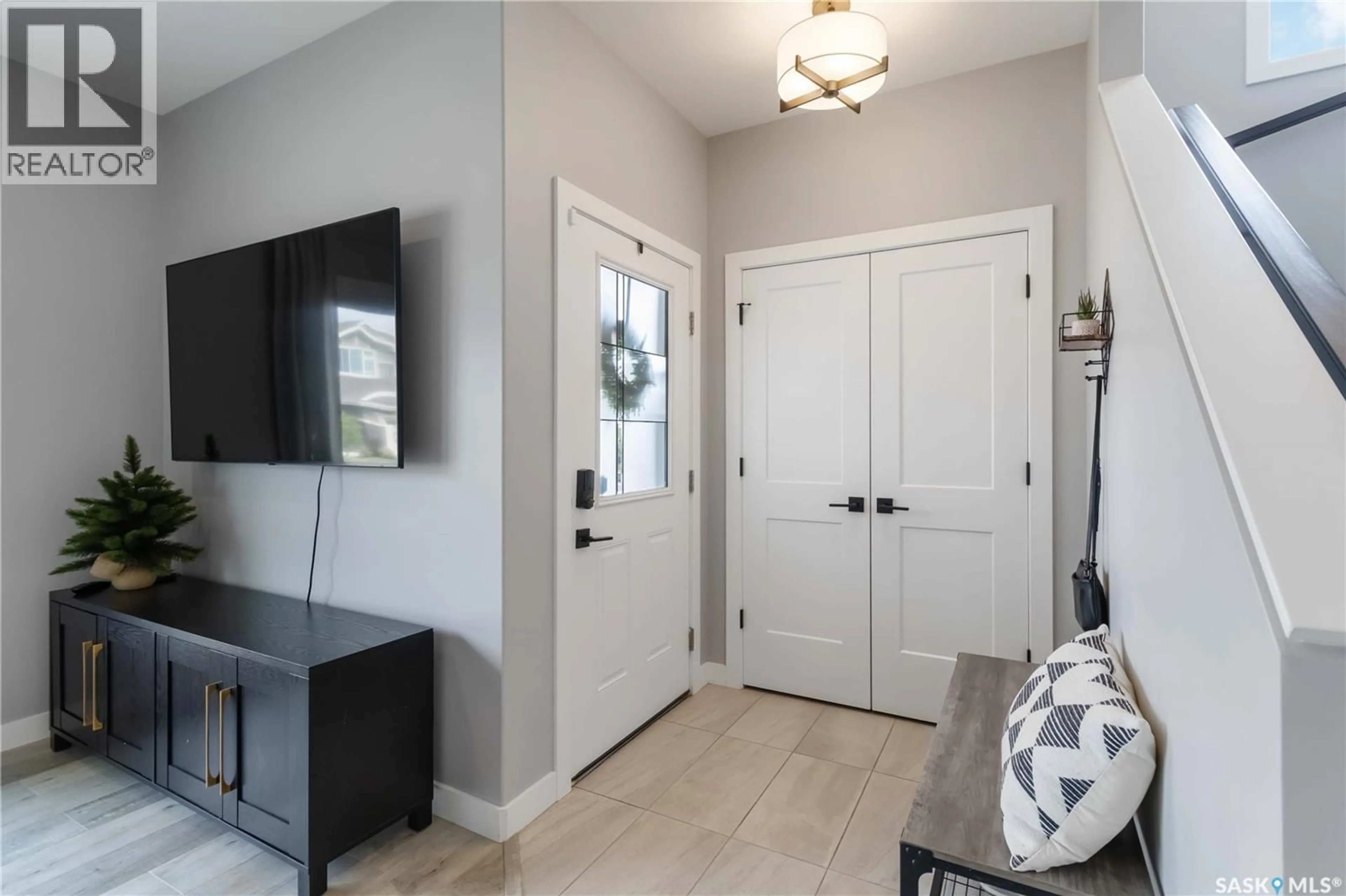 Indoor entryway for 238 DUBOIS CRESCENT, Saskatoon Saskatchewan S7V0R3