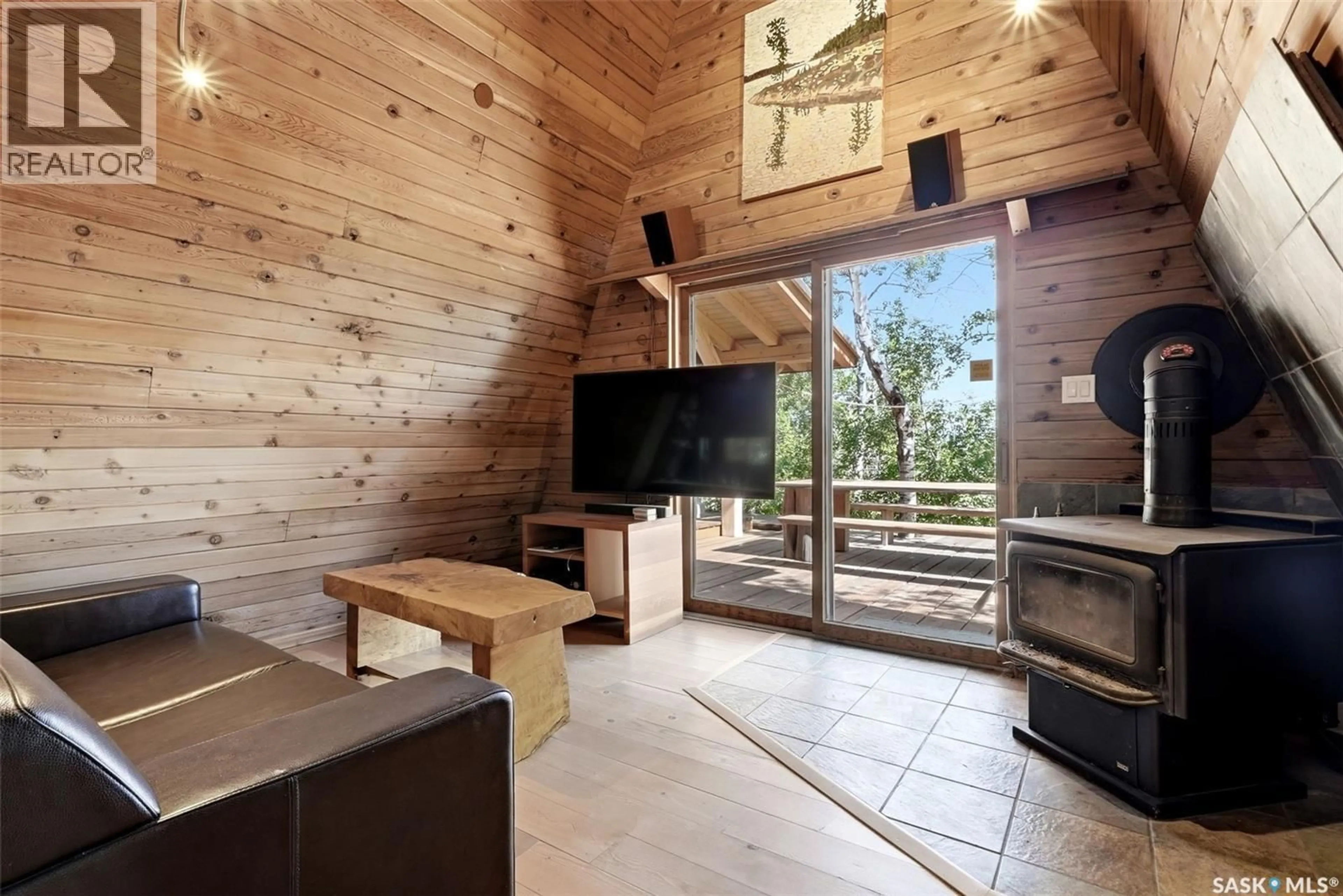 Home theater for 1518 7TH AVENUE, Regina Beach Saskatchewan S0G4C0