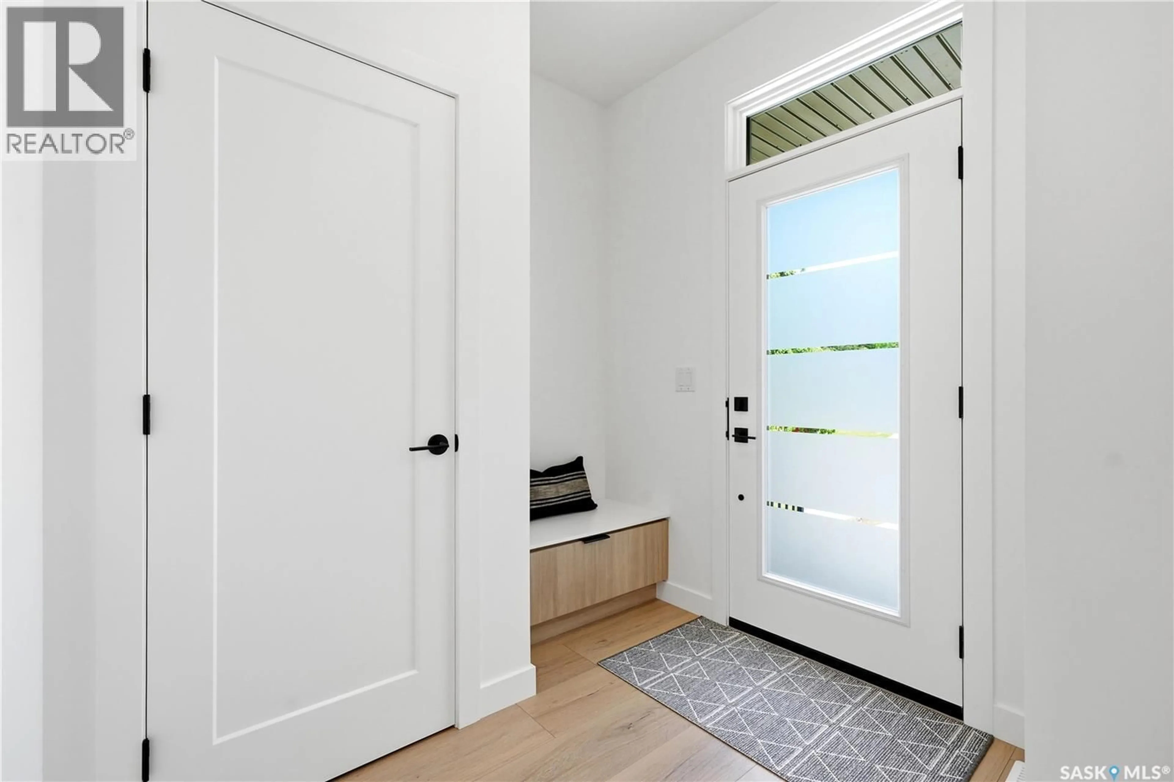 Indoor entryway for 1514 EWART AVENUE, Saskatoon Saskatchewan S7H2K8