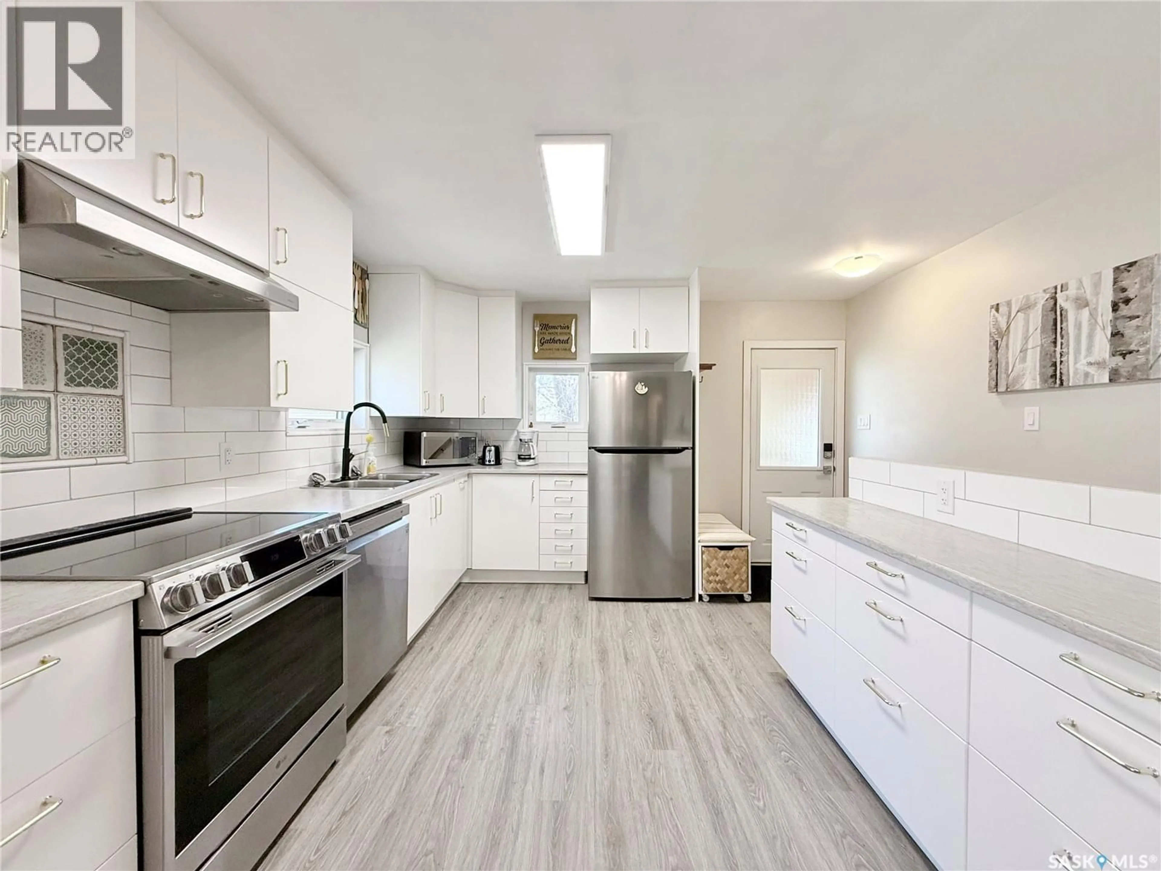Open concept kitchen, ceramic/tile floor for 219 THOMSON STREET, Outlook Saskatchewan S0L2N0