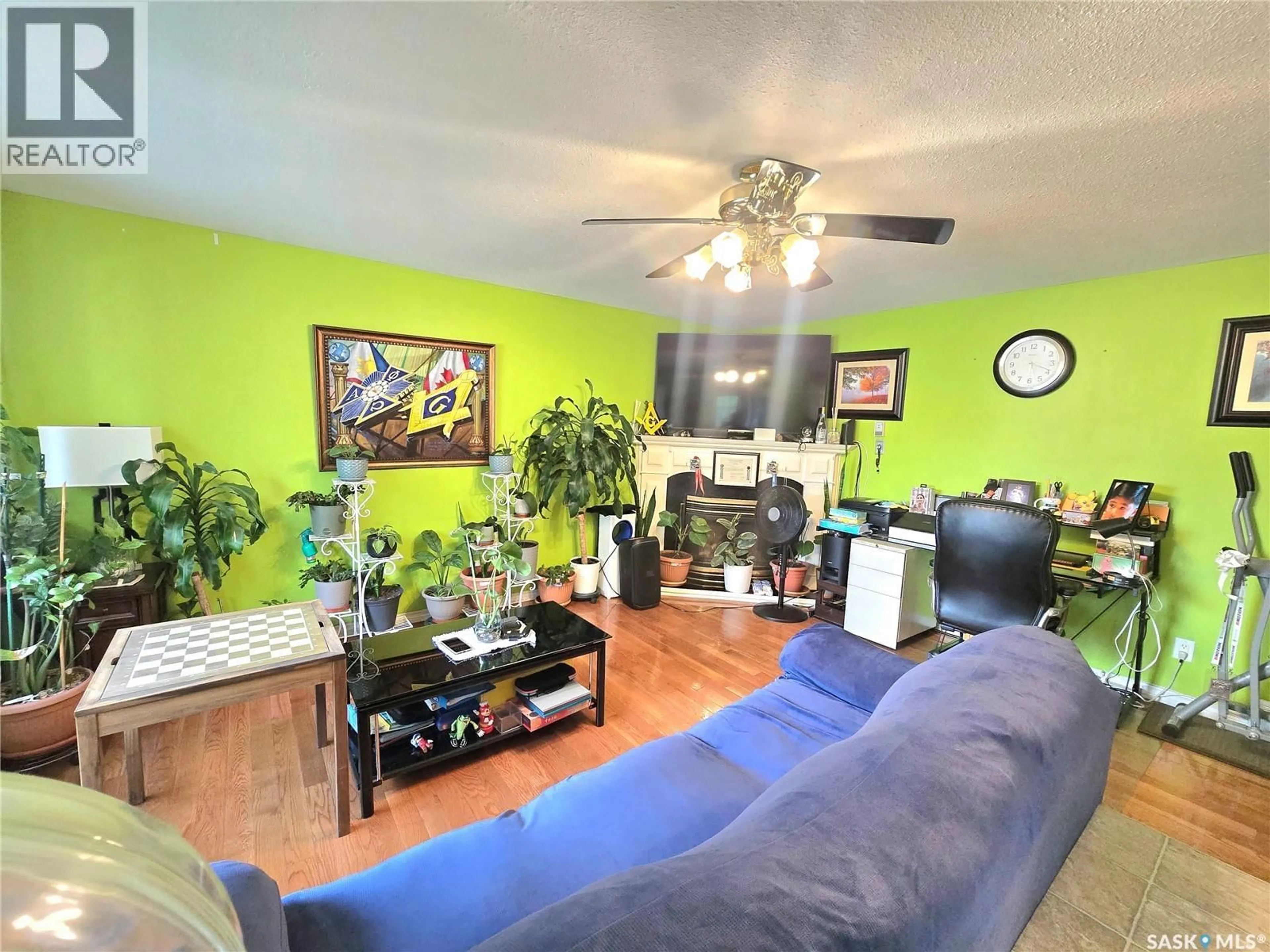 Living room with furniture, wood/laminate floor for 442 DOUGLAS CRESCENT, Saskatoon Saskatchewan S7L4T5