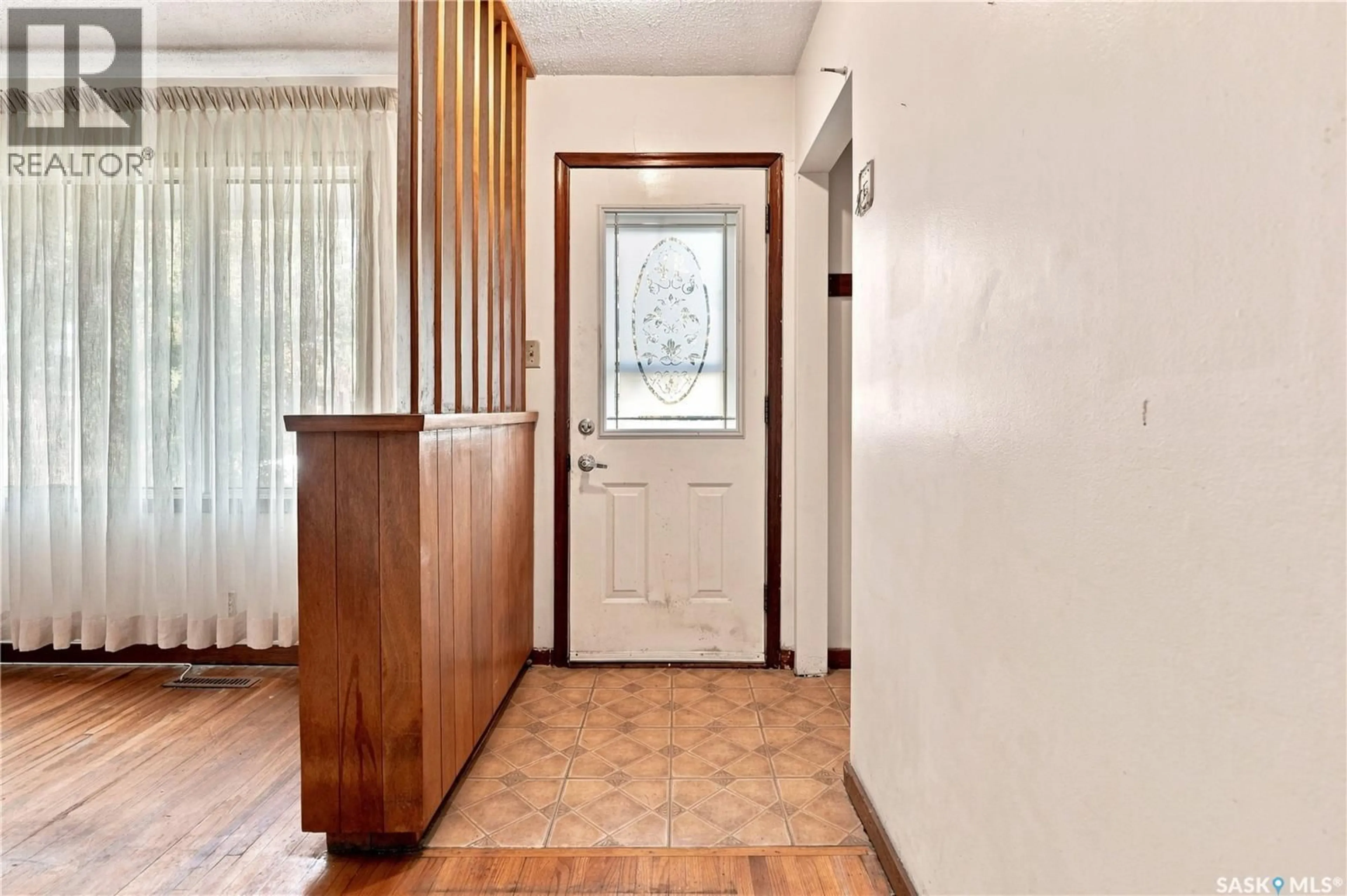 Indoor entryway for 4904 MCKINLEY AVENUE, Regina Saskatchewan S4T0A1