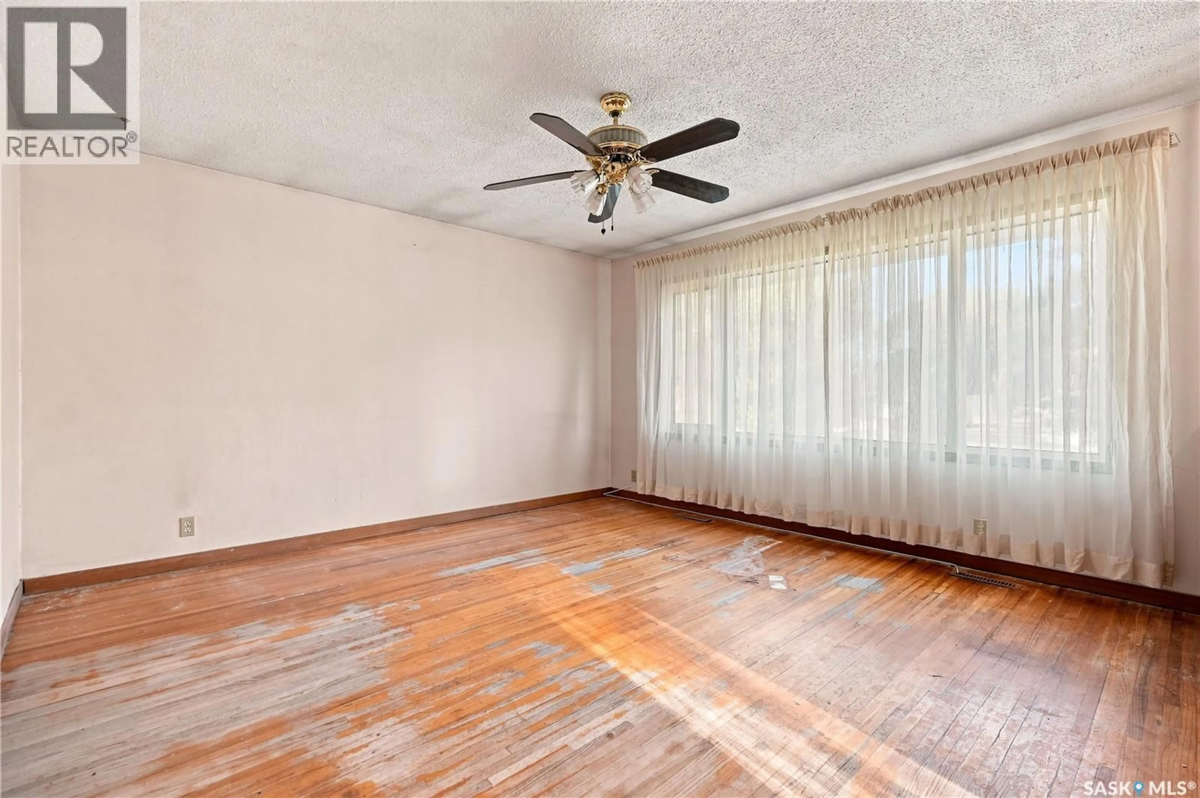 A pic of a room for 4904 MCKINLEY AVENUE, Regina Saskatchewan S4T0A1