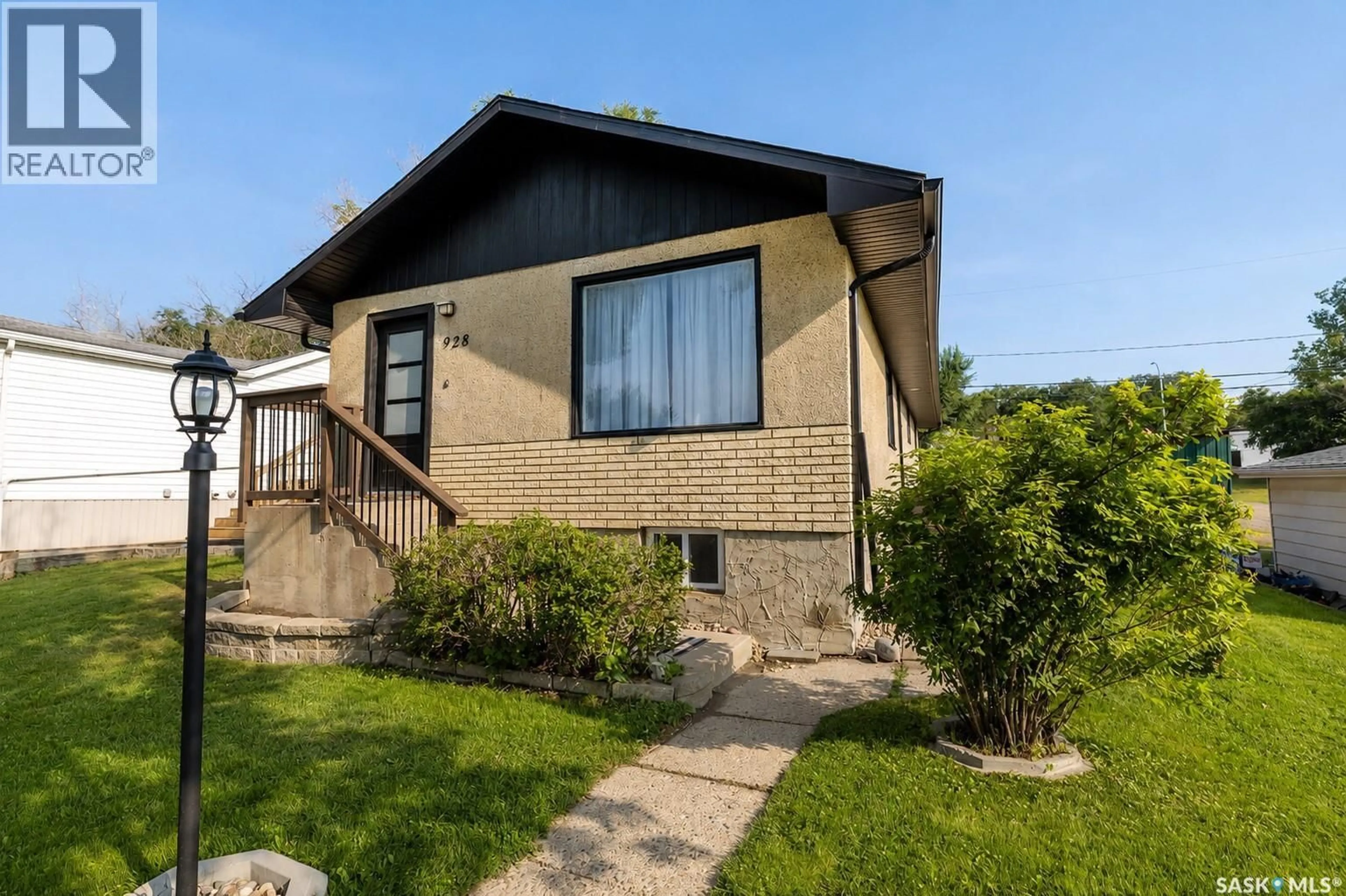 Unknown for 928 HOCHELAGA STREET, Moose Jaw Saskatchewan S6H2H8