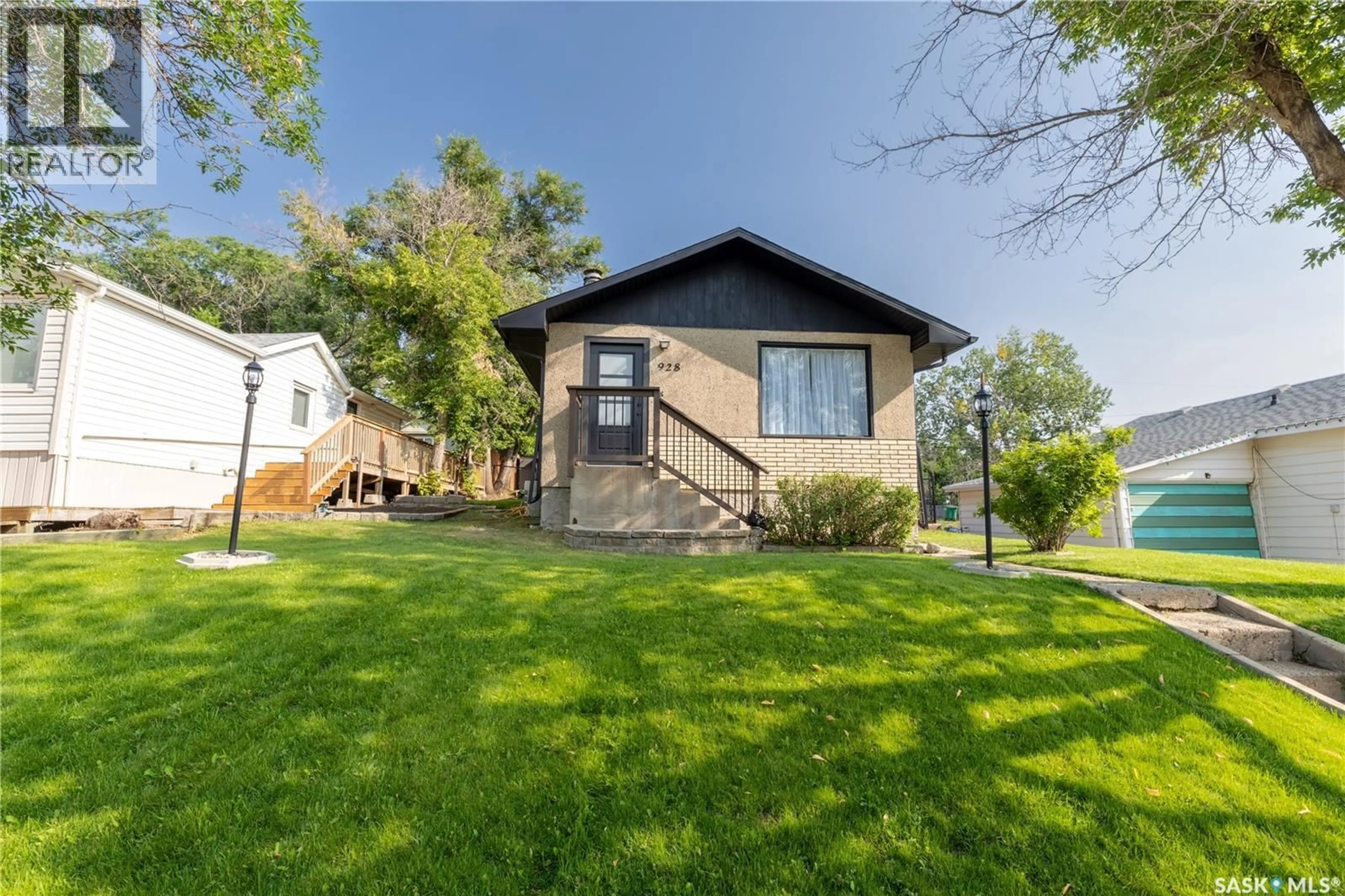 Unknown for 928 HOCHELAGA STREET, Moose Jaw Saskatchewan S6H2H8