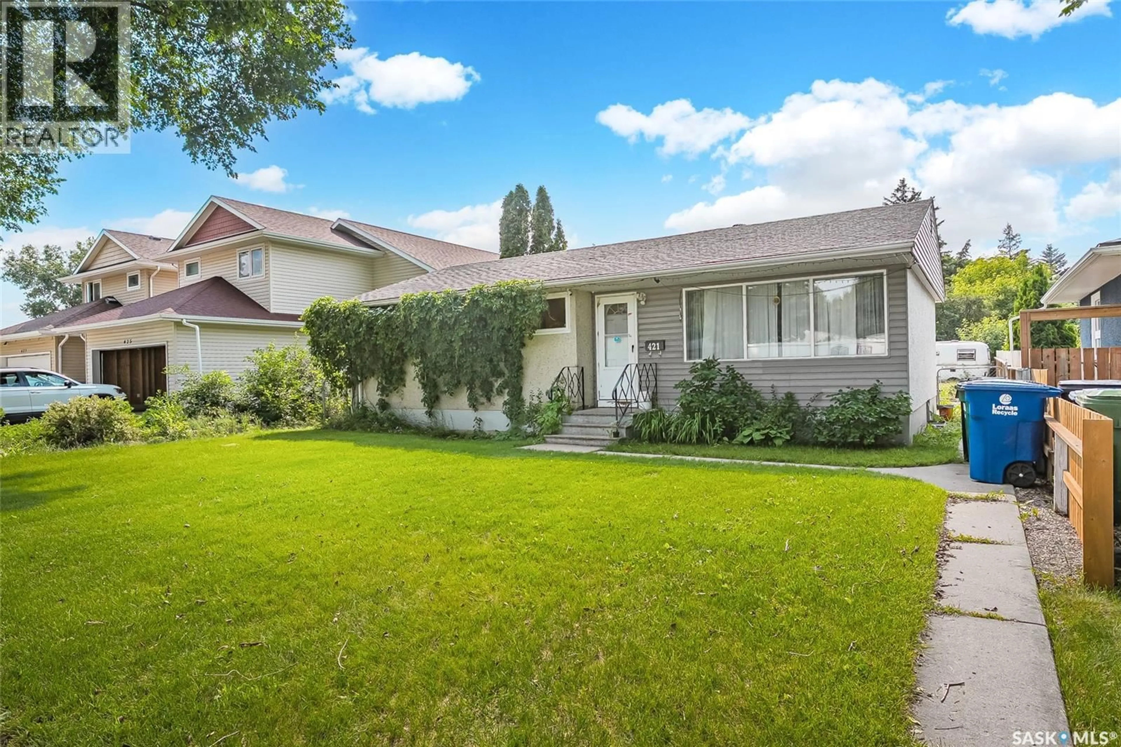 Home with vinyl exterior material, street for 421 Y AVENUE, Saskatoon Saskatchewan S7M3J8