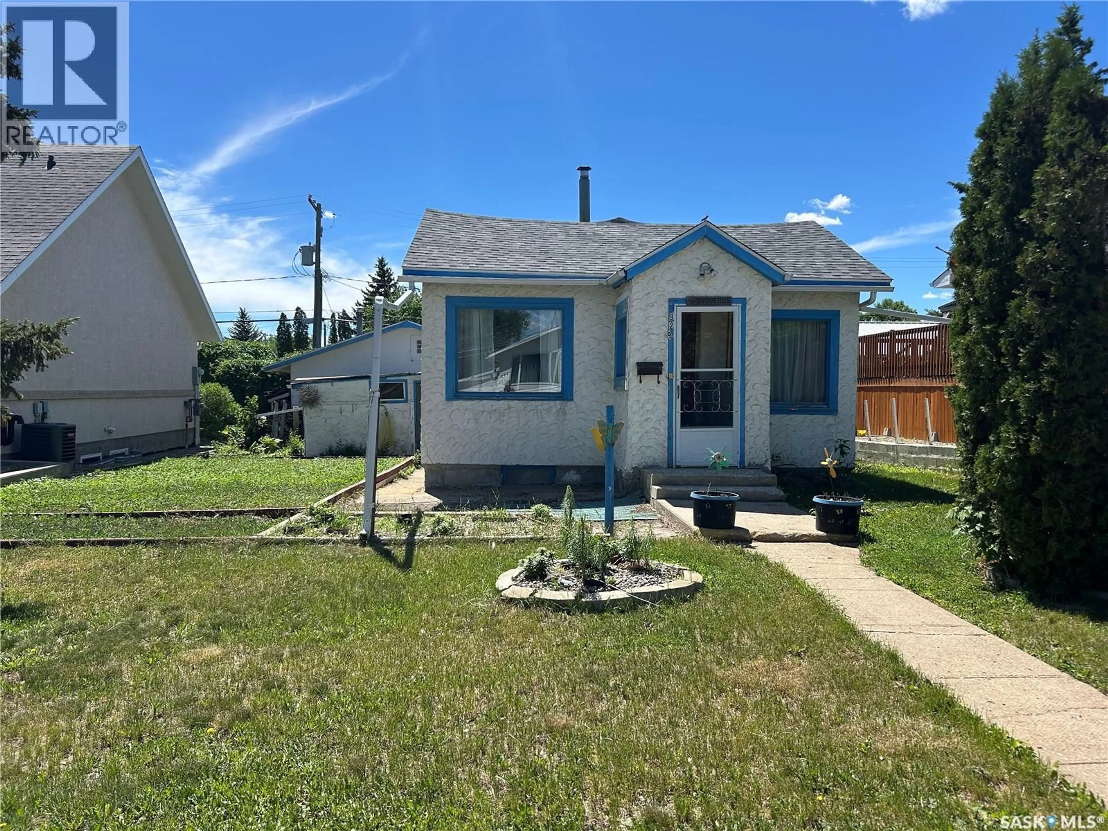 A pic from outside/outdoor area/front of a property/back of a property/a pic from drone, street for 929 BROWN STREET, Moose Jaw Saskatchewan S6H2Z1