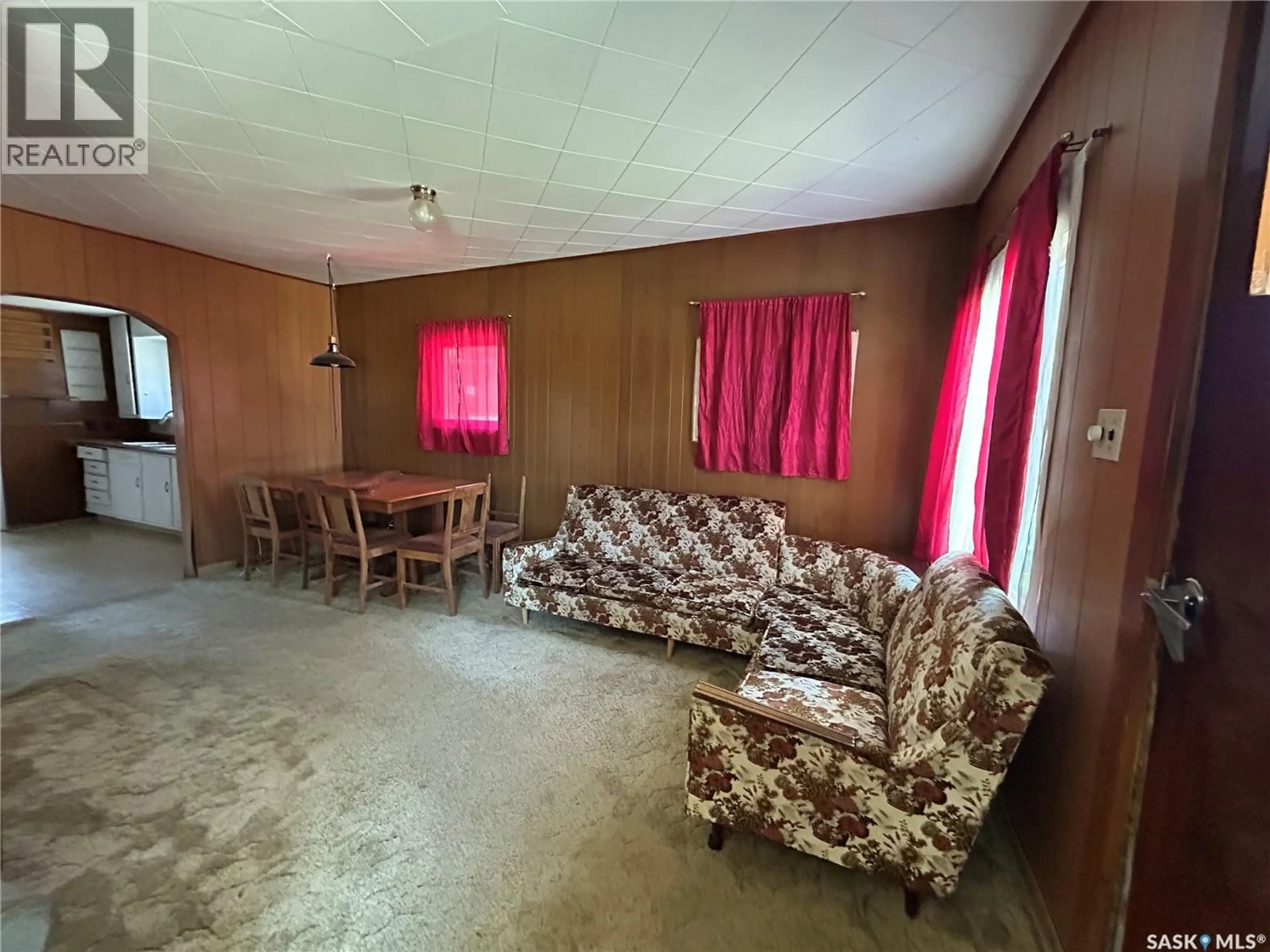 A pic of a room for 929 BROWN STREET, Moose Jaw Saskatchewan S6H2Z1