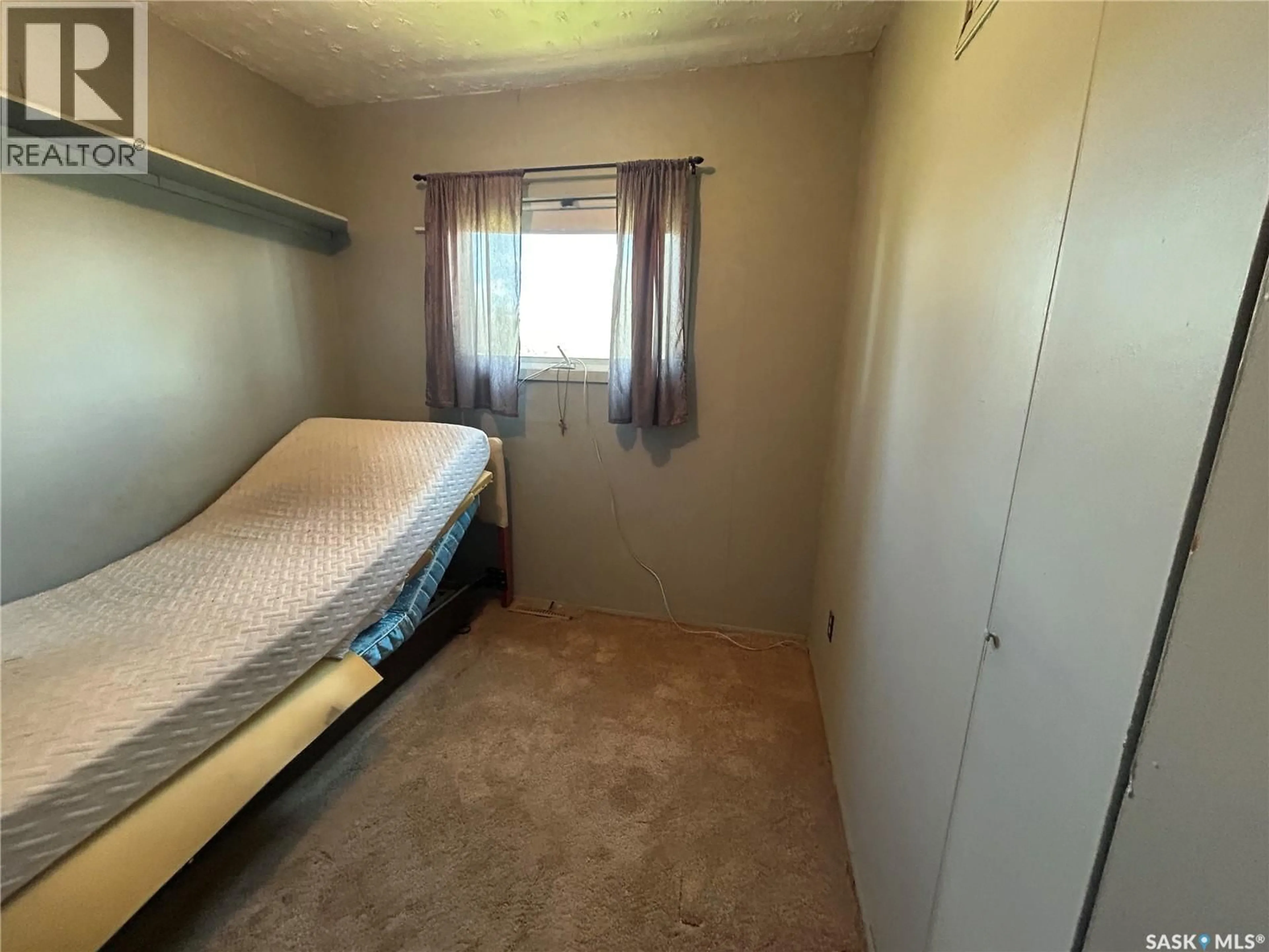 A pic of a room for 929 BROWN STREET, Moose Jaw Saskatchewan S6H2Z1