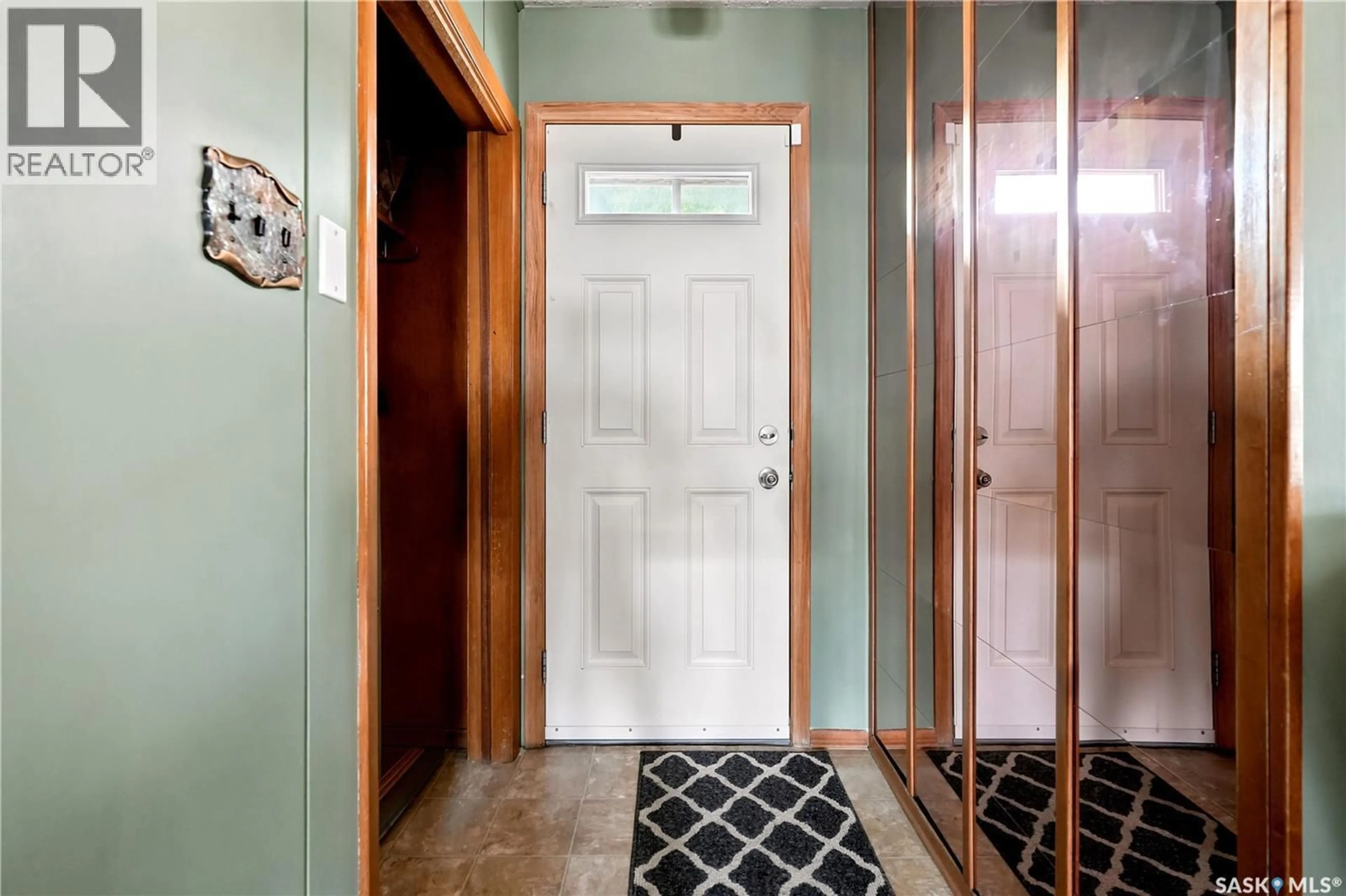 Indoor entryway for 323 TORONTO STREET, Regina Saskatchewan S4R2T7