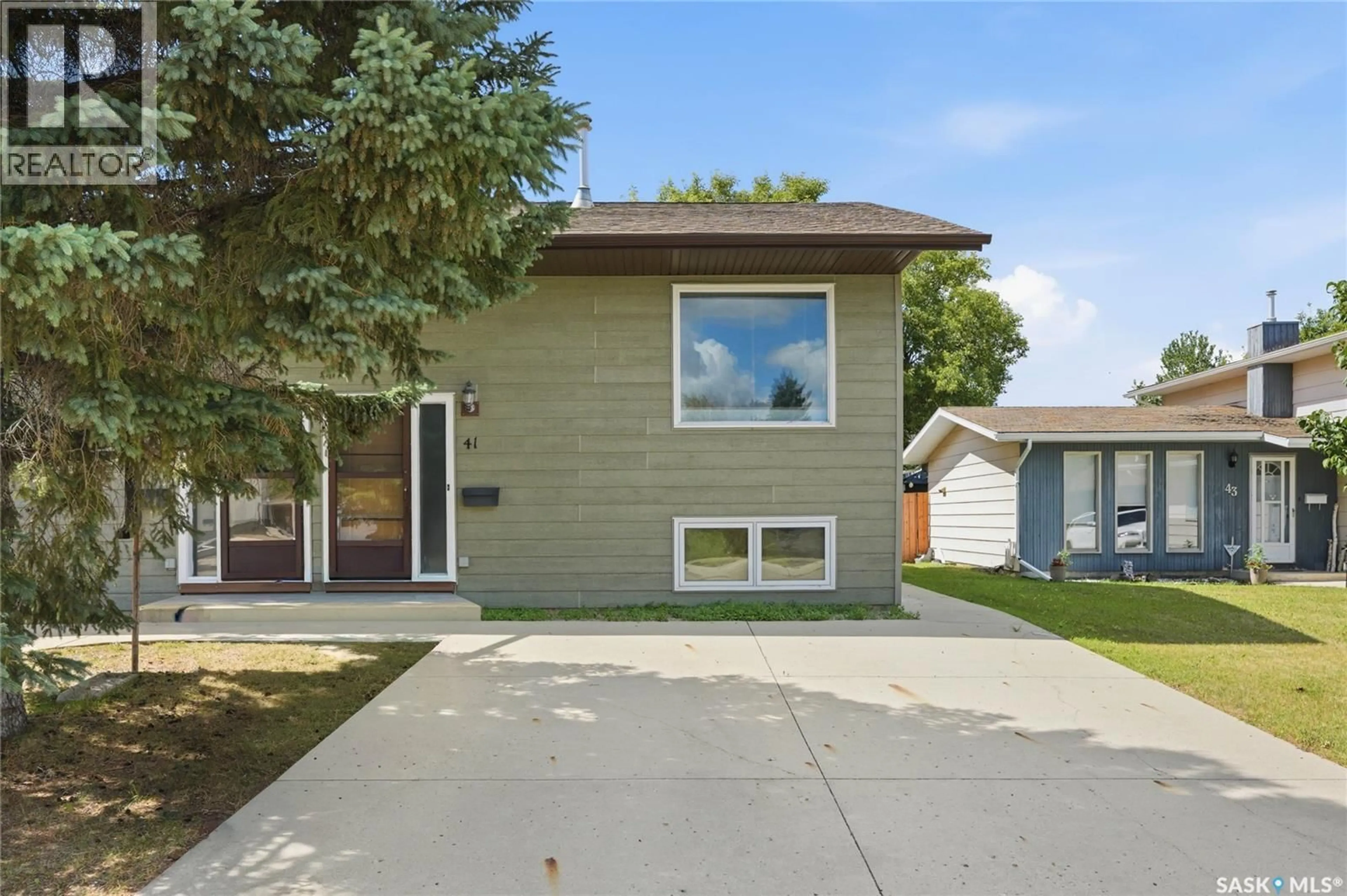 Home with vinyl exterior material, street for 41 BLACKLEY PLACE, Saskatoon Saskatchewan S7M5B1