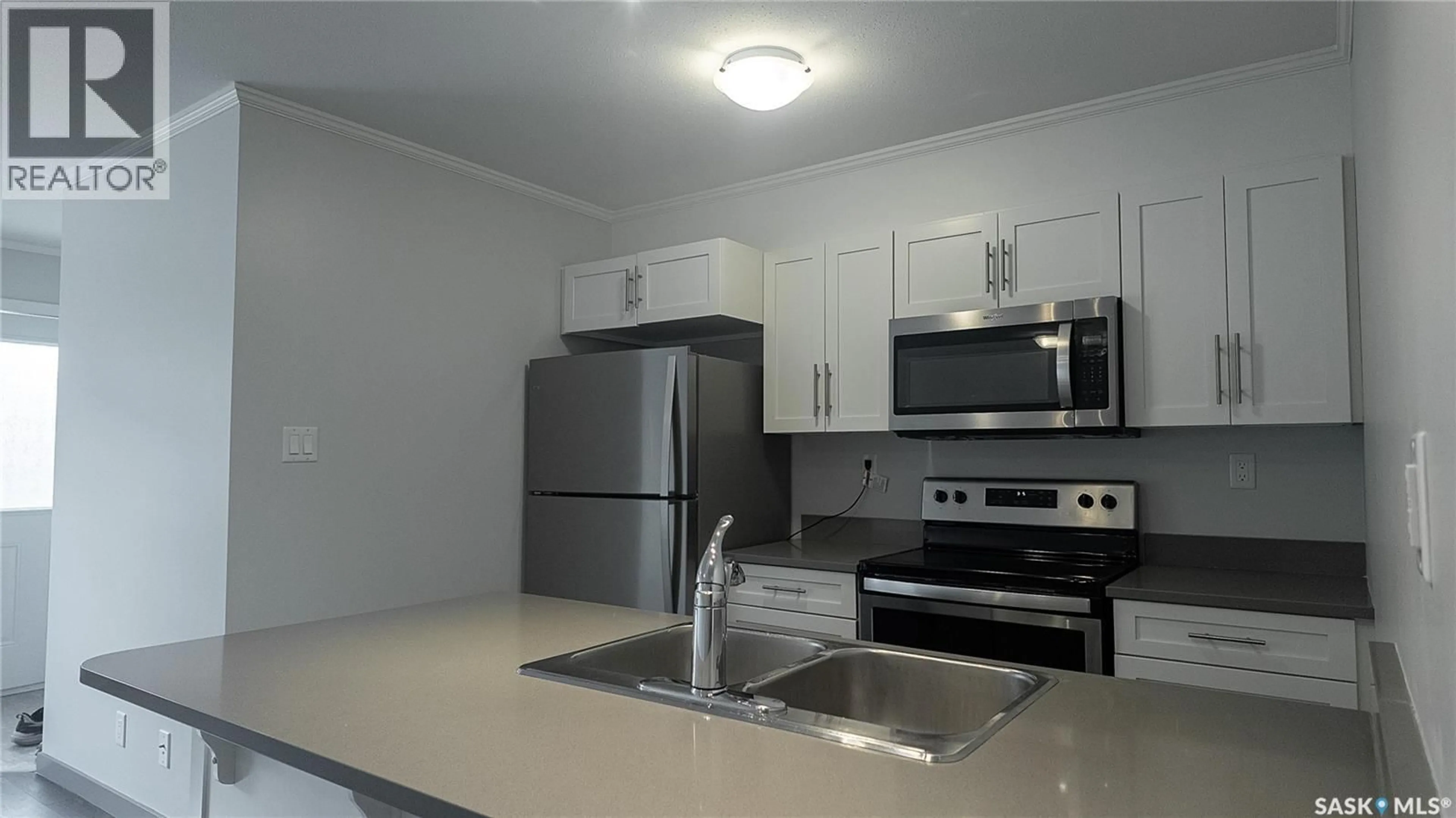 Standard kitchen, unknown for 338 522 CORNISH ROAD, Saskatoon Saskatchewan S7T0Z4