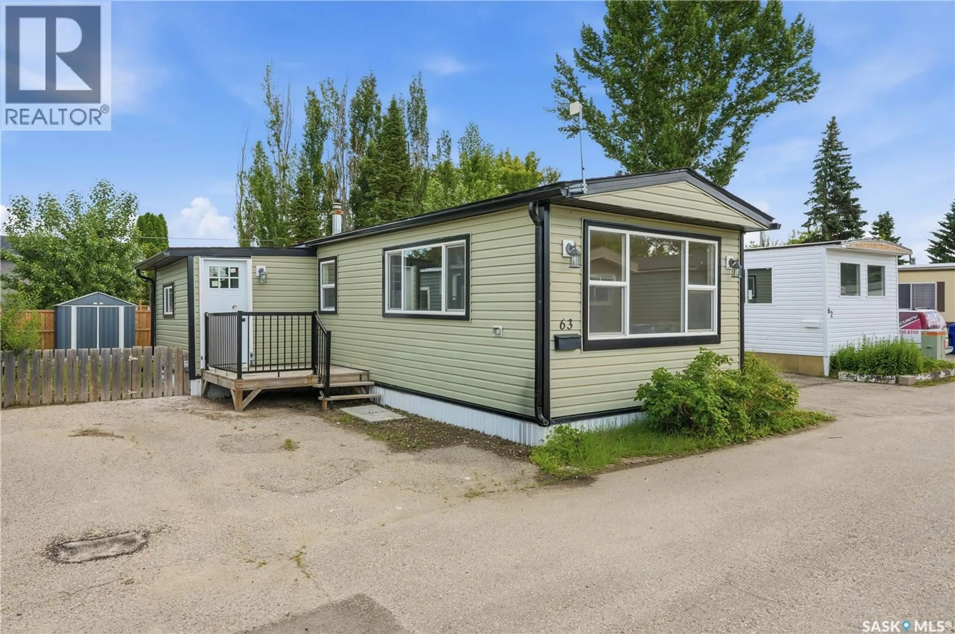 A pic from outside/outdoor area/front of a property/back of a property/a pic from drone, street for 63 219 GRANT STREET, Saskatoon Saskatchewan S7N2A5
