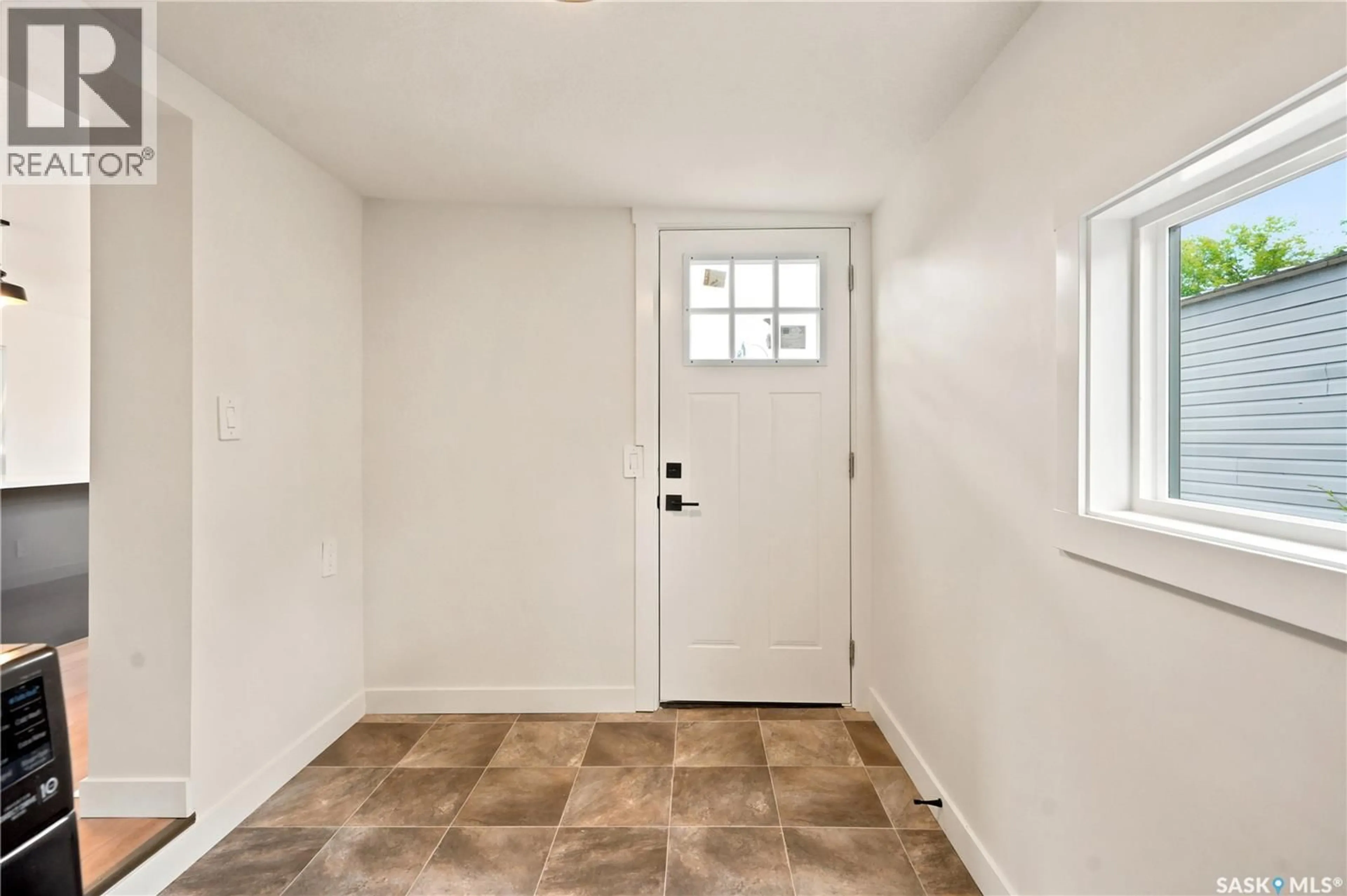 Indoor entryway for 63 219 GRANT STREET, Saskatoon Saskatchewan S7N2A5