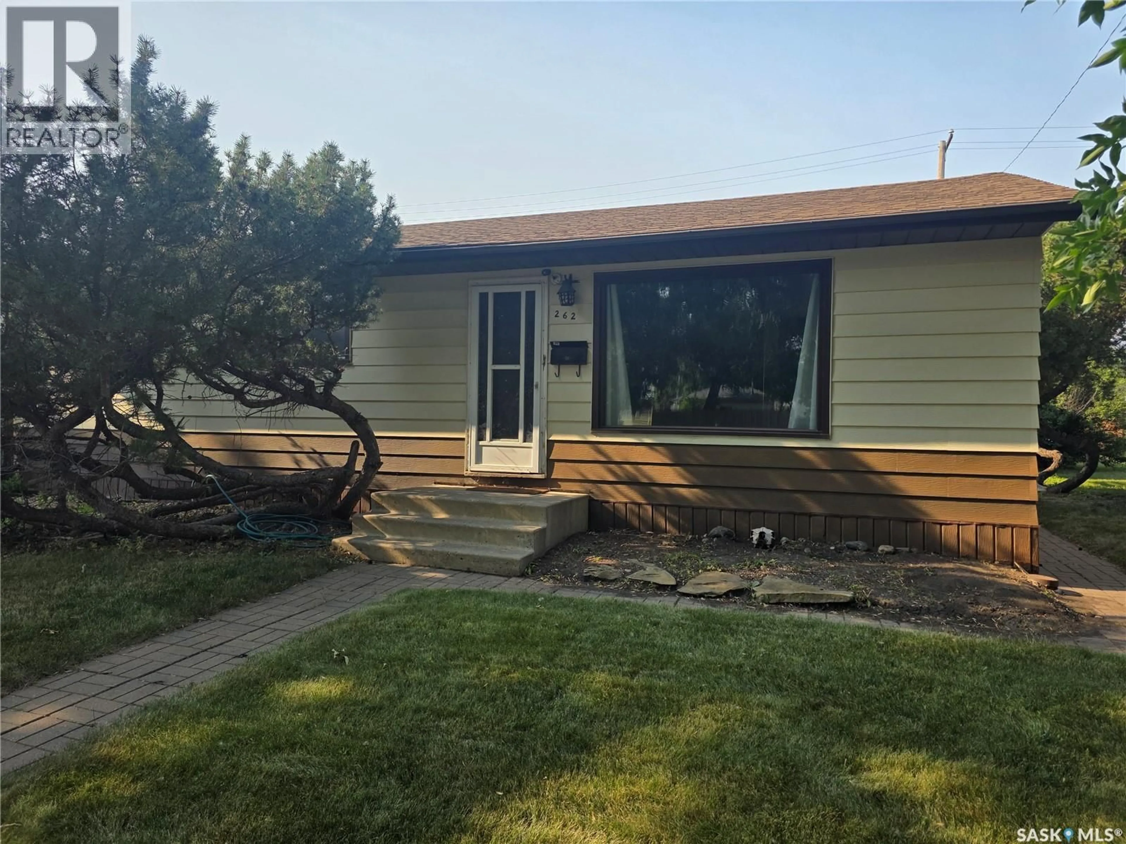 A pic from outside/outdoor area/front of a property/back of a property/a pic from drone, street for 262 DUNCAN ROAD, Estevan Saskatchewan S4A0A4