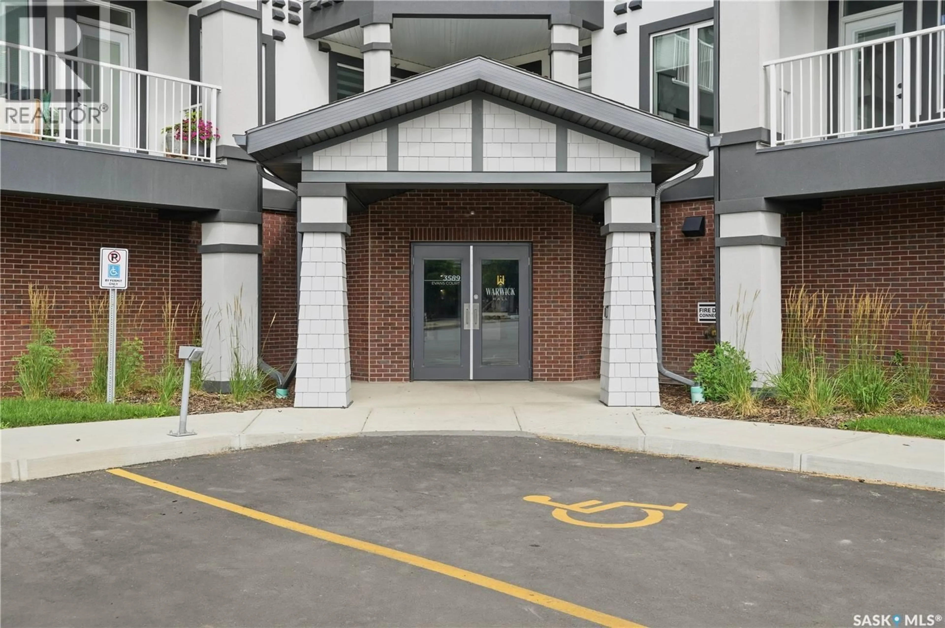 Indoor foyer for 216 3589 EVANS COURT, Regina Saskatchewan S4S0A9