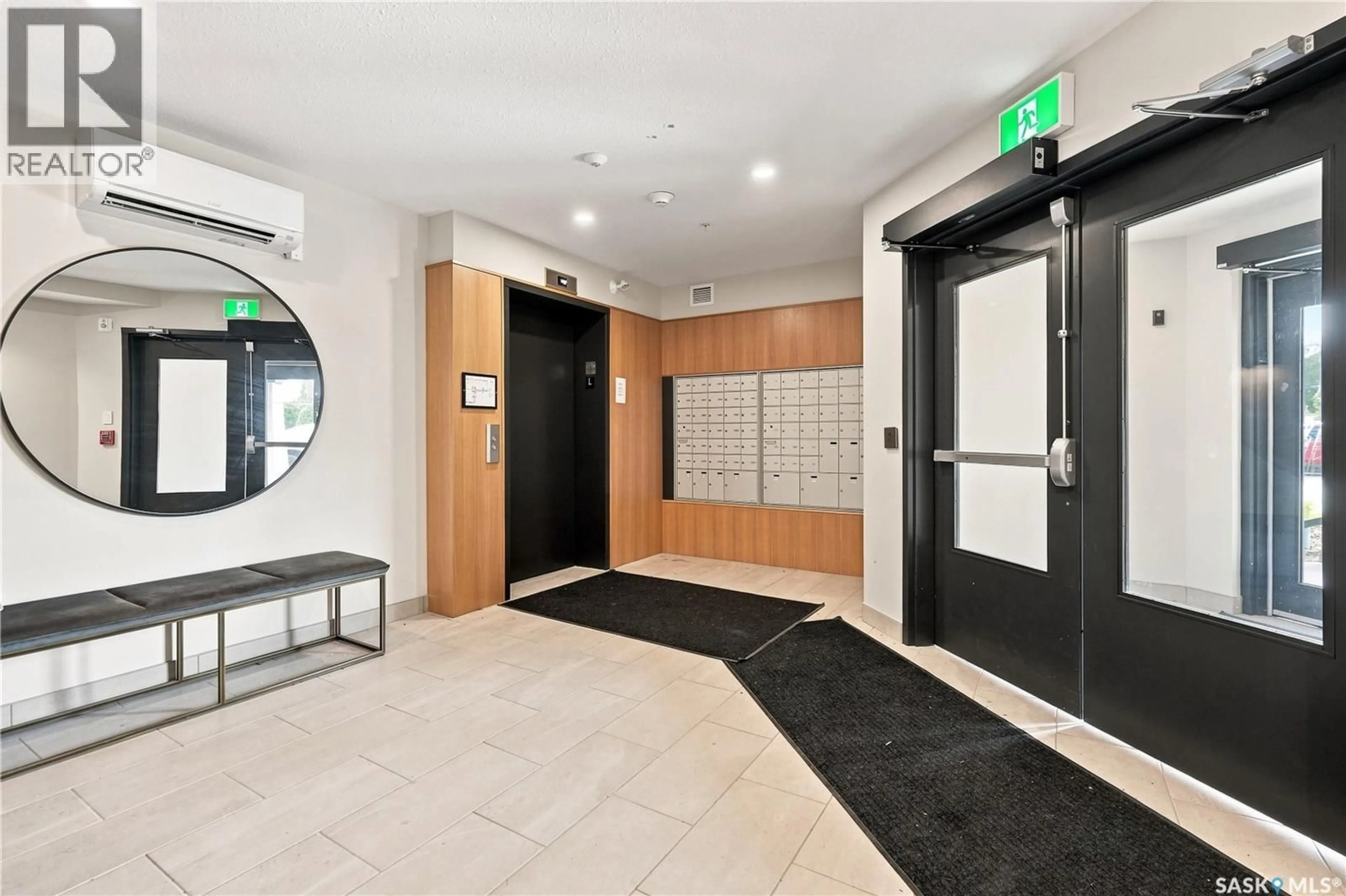 Indoor foyer for 216 3589 EVANS COURT, Regina Saskatchewan S4S0A9