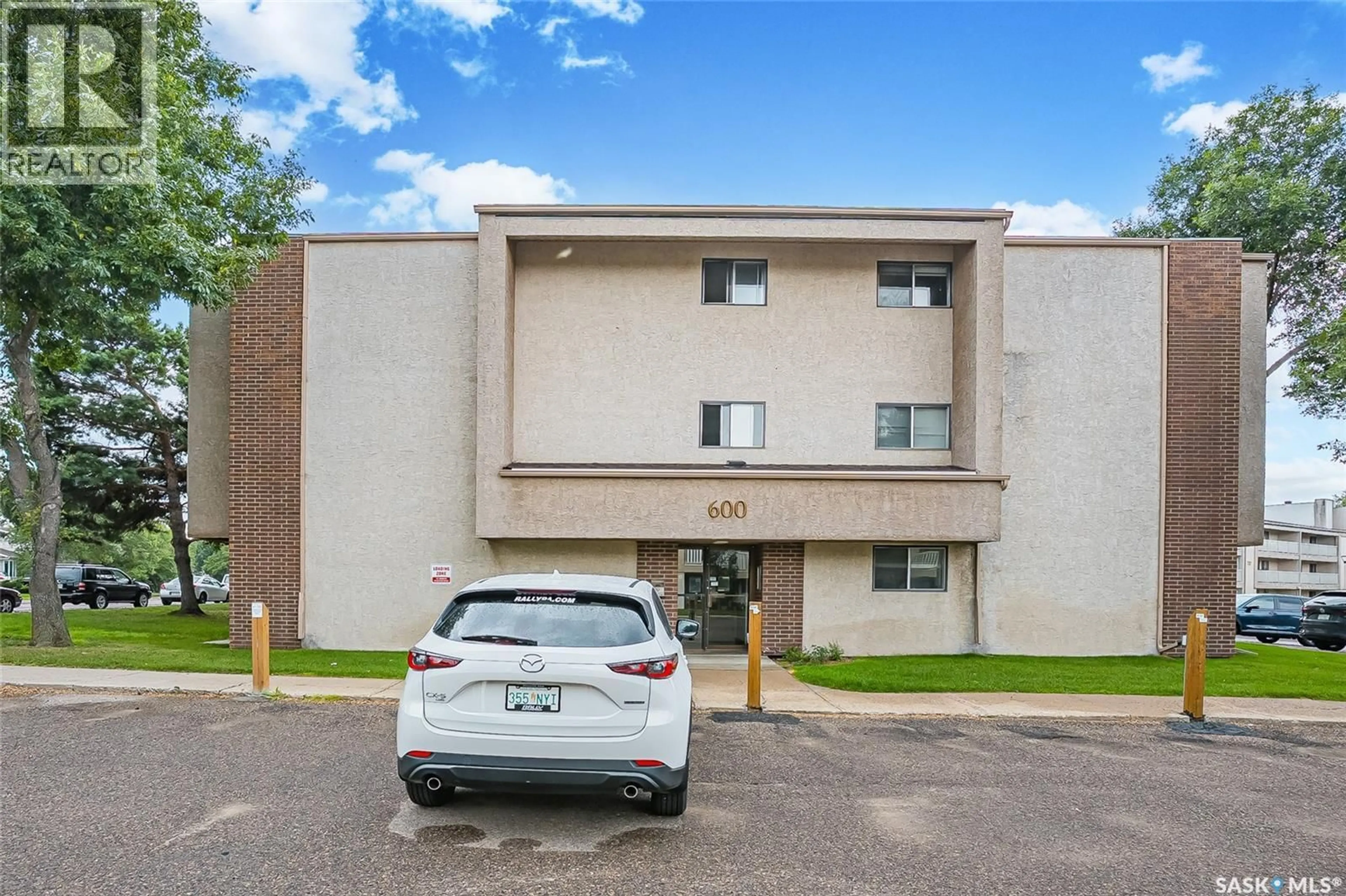 Patio, building for 310 - 614 STILLWATER DRIVE, Saskatoon Saskatchewan S7J4H7