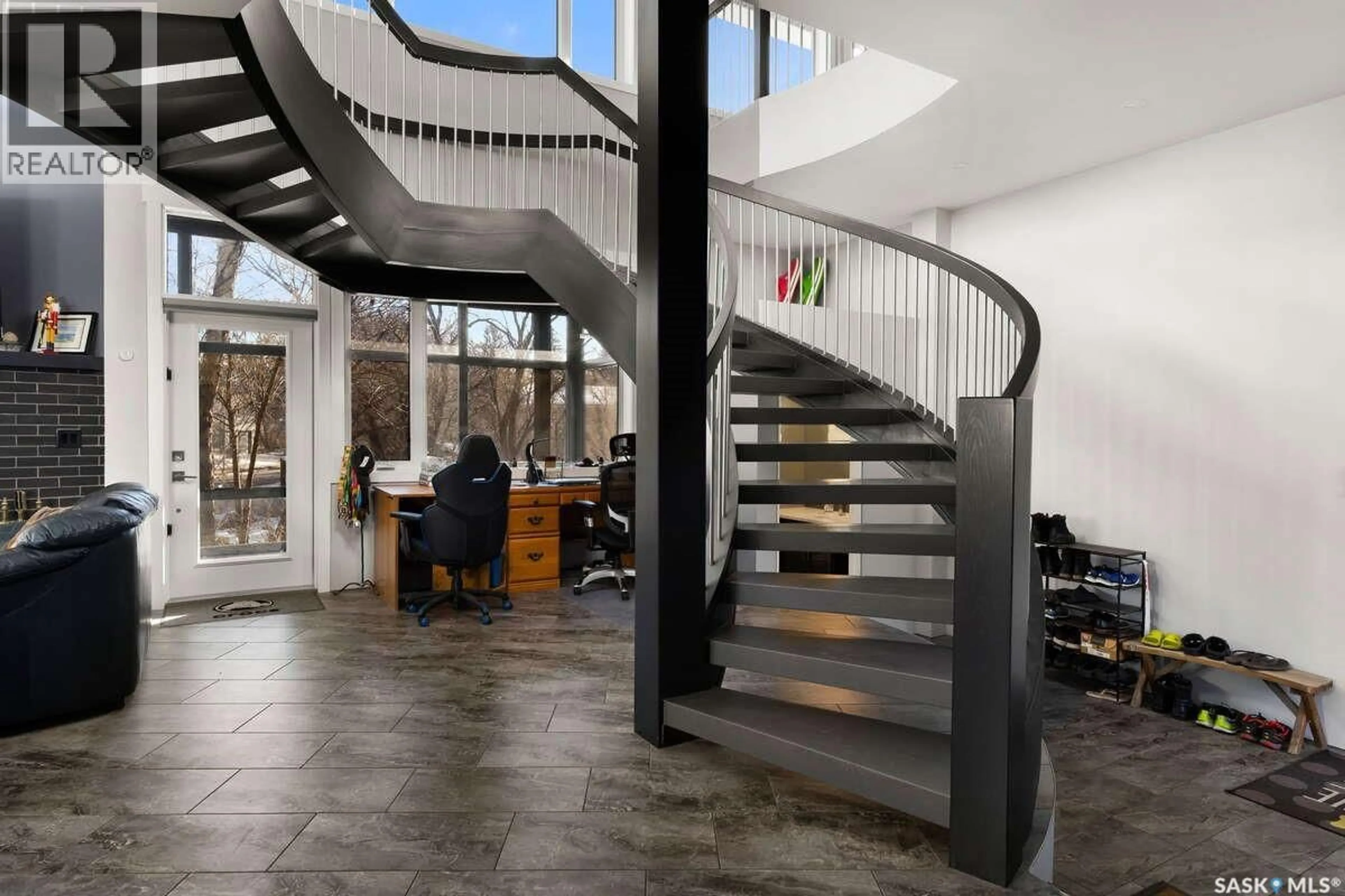 Indoor foyer for 3601 GRASSICK AVENUE, Regina Saskatchewan S4S0Z3