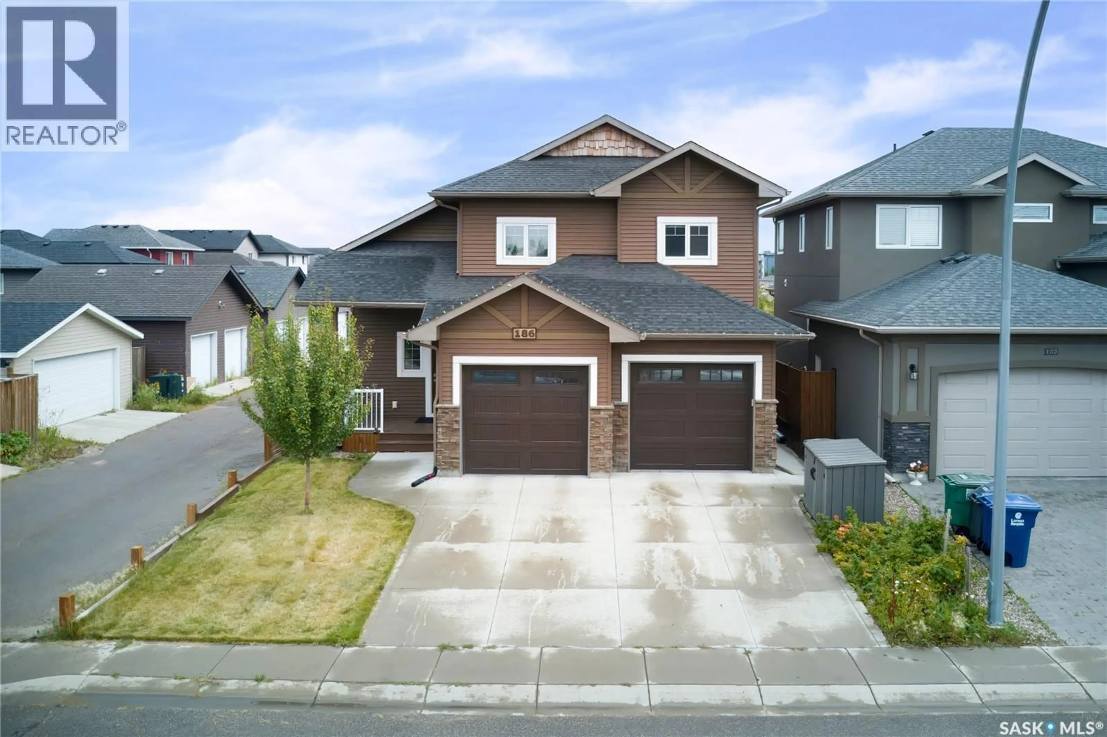 A pic from outside/outdoor area/front of a property/back of a property/a pic from drone, street for 186 BOYKOWICH BEND, Saskatoon Saskatchewan S7W0S4