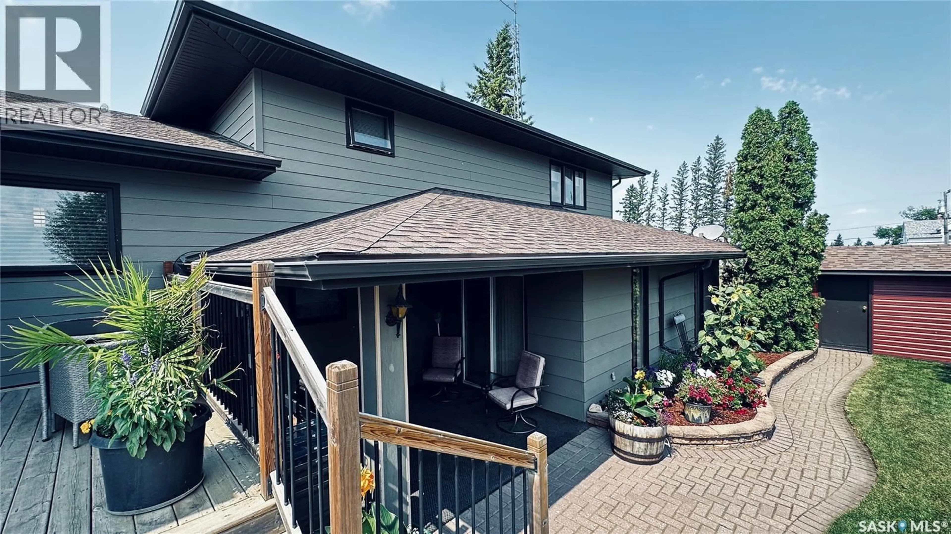 Home with vinyl exterior material, unknown for 816 1ST AVENUE, Zenon Park Saskatchewan S0E1W0