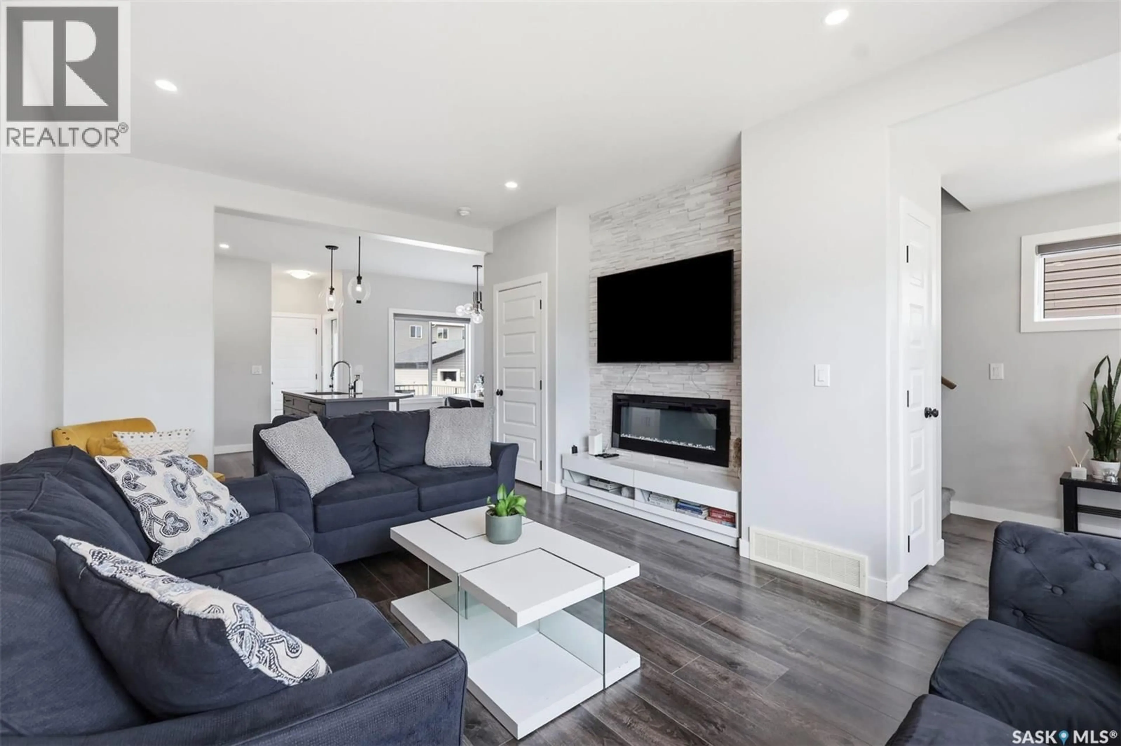 Living room with furniture, wood/laminate floor for 605 FEHEREGYHAZI BOULEVARD, Saskatoon Saskatchewan S7W0Z4