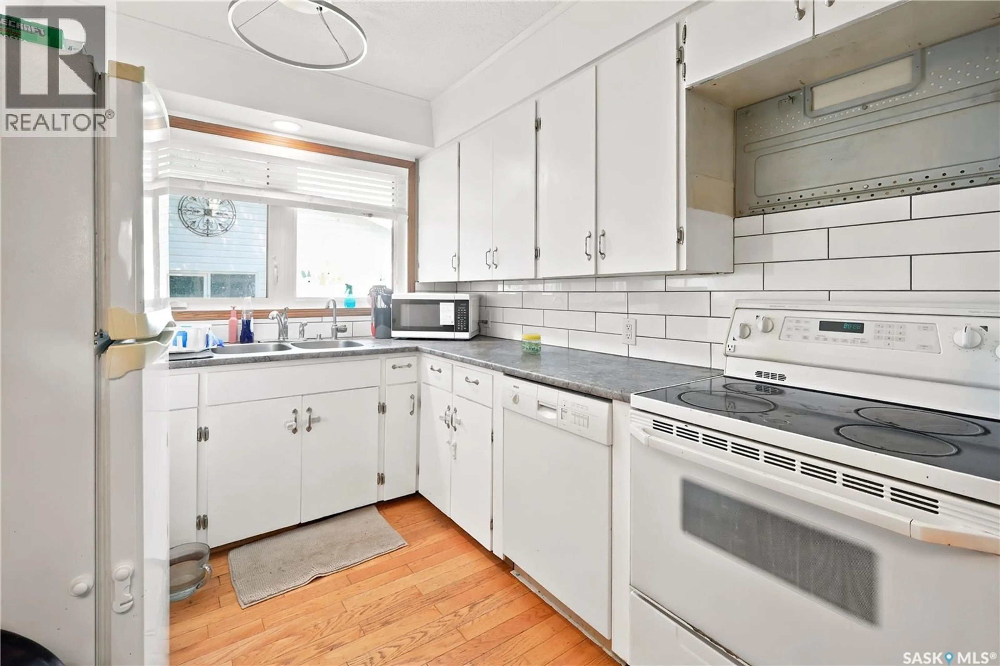 Standard kitchen, unknown for 1434 HOCHELAGA STREET, Moose Jaw Saskatchewan S6H6G5