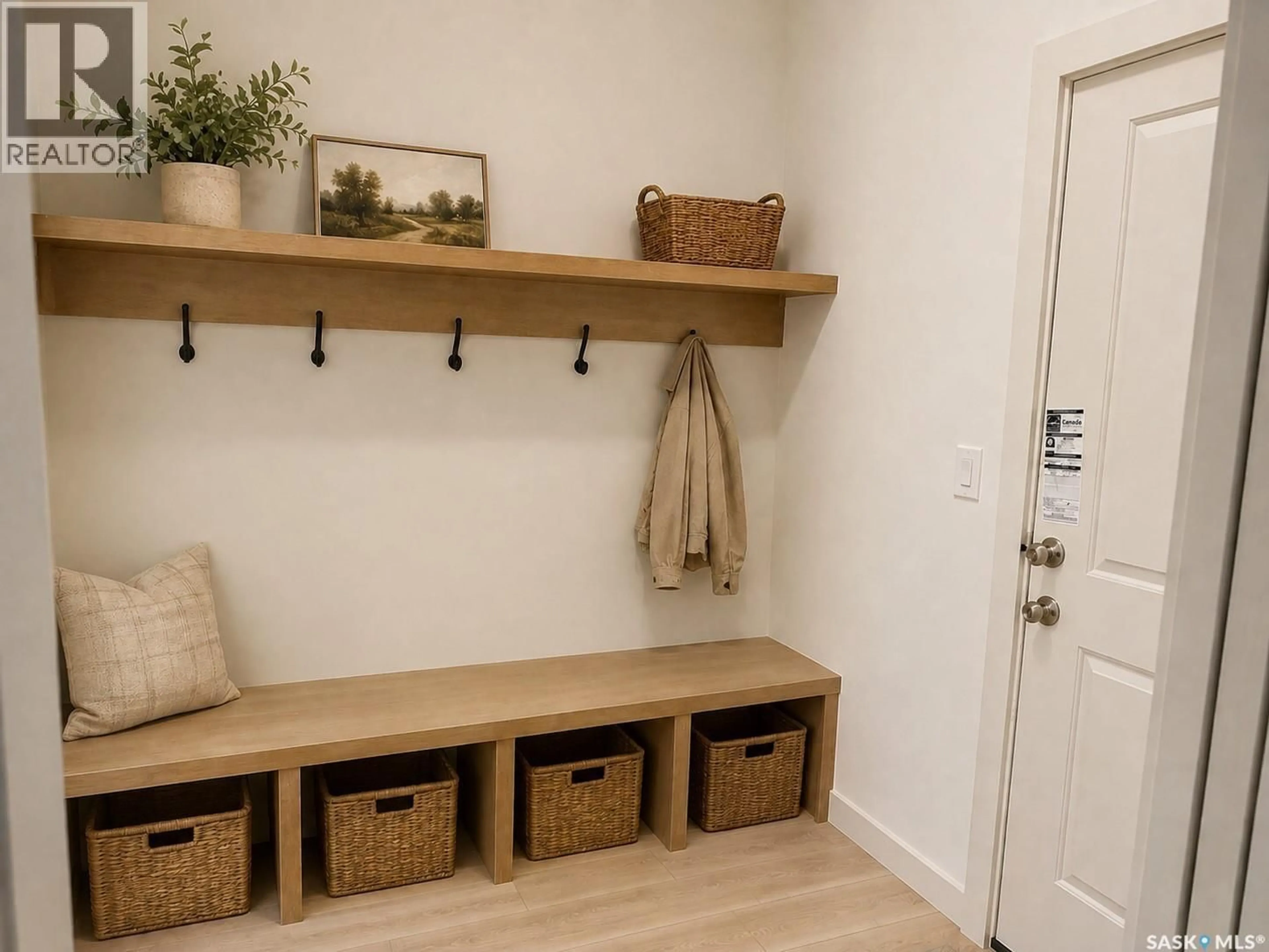 Indoor entryway for 310 NAZARALI AVENUE, Saskatoon Saskatchewan S7V1N6