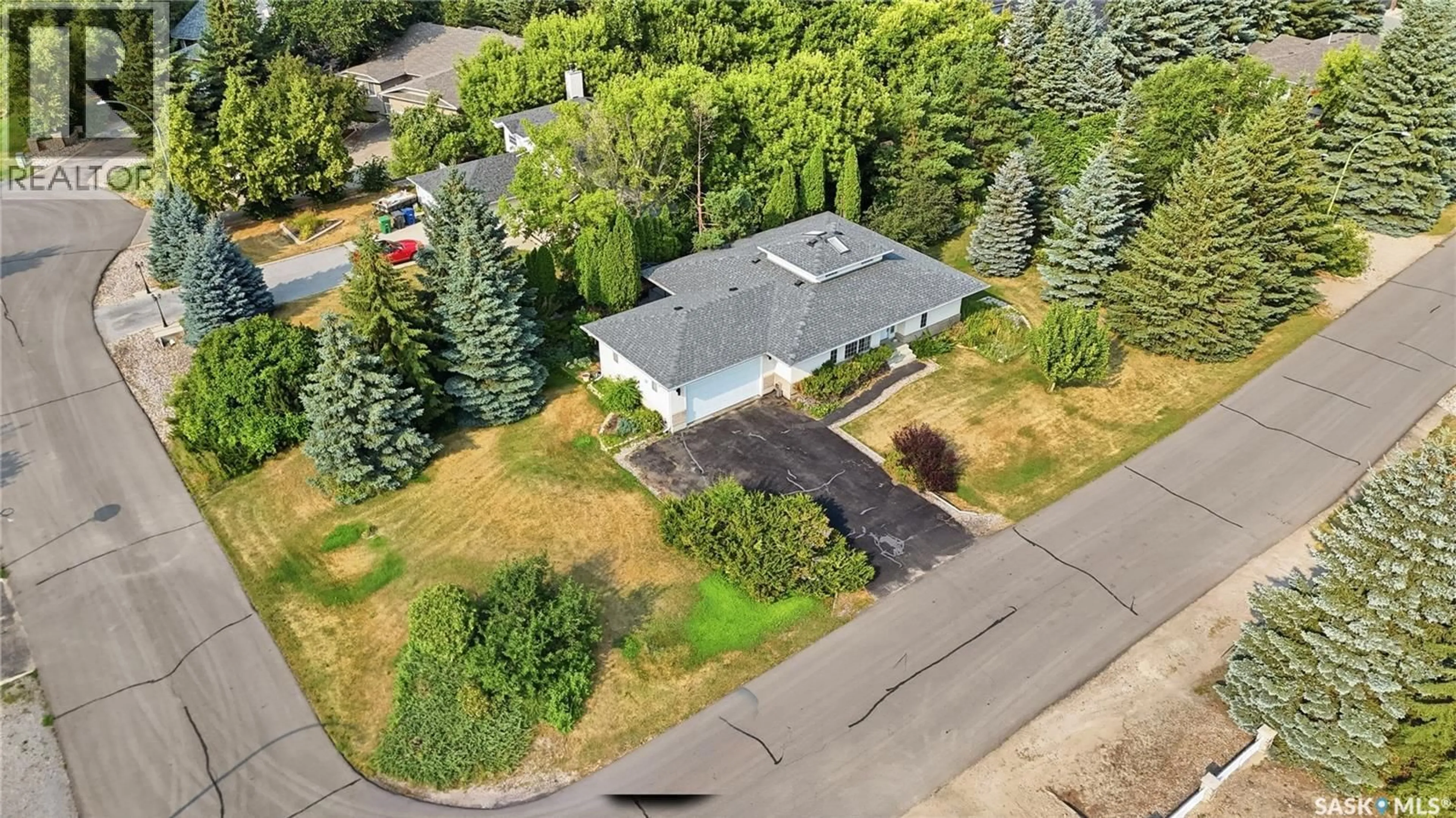 A pic from outside/outdoor area/front of a property/back of a property/a pic from drone, street for 18 PARK BAY, Edenwold Rm No.158 Saskatchewan S4L1B2