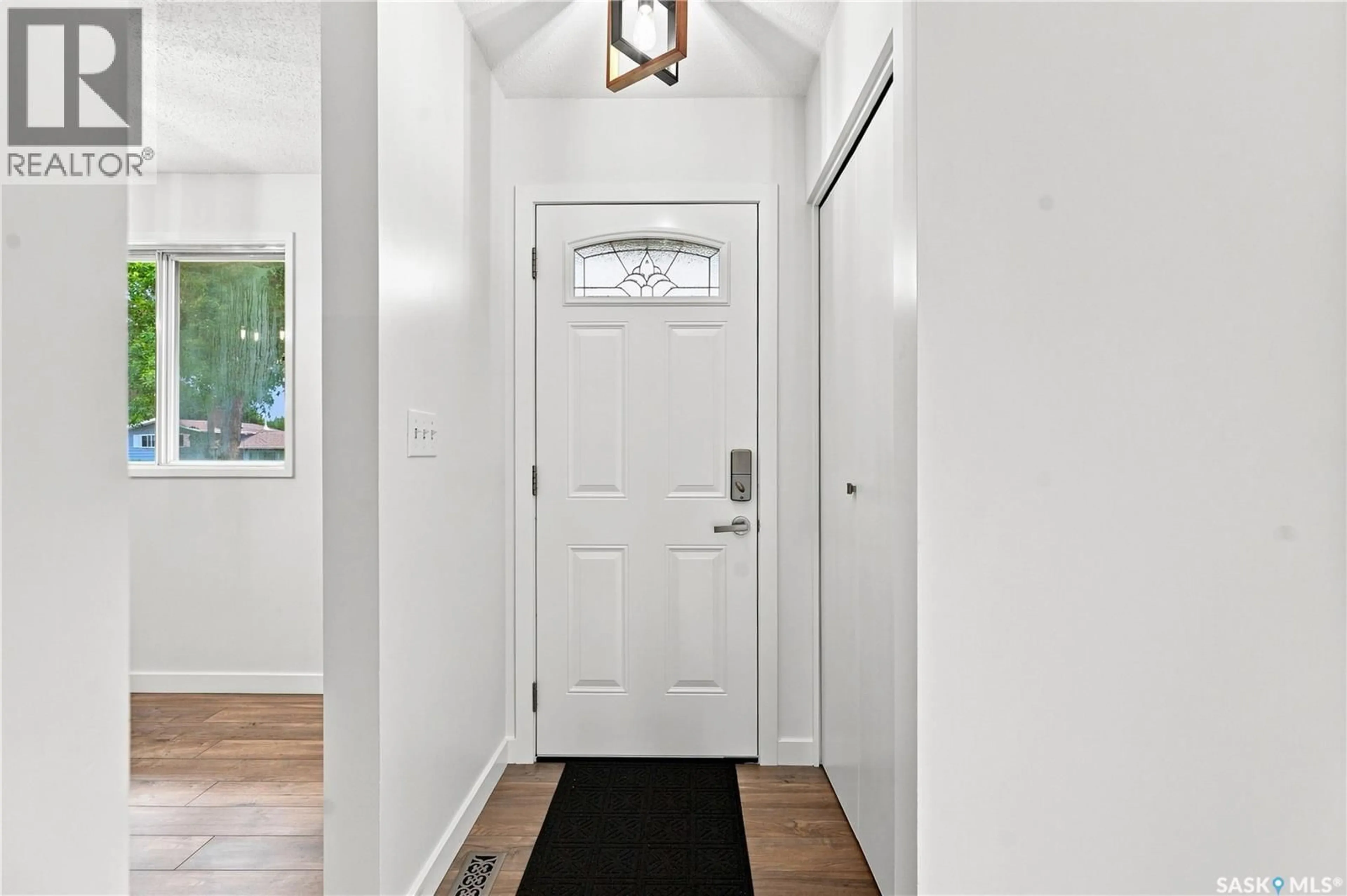 Indoor entryway for 118 DUNDURN PLACE, Saskatoon Saskatchewan S7M4C3