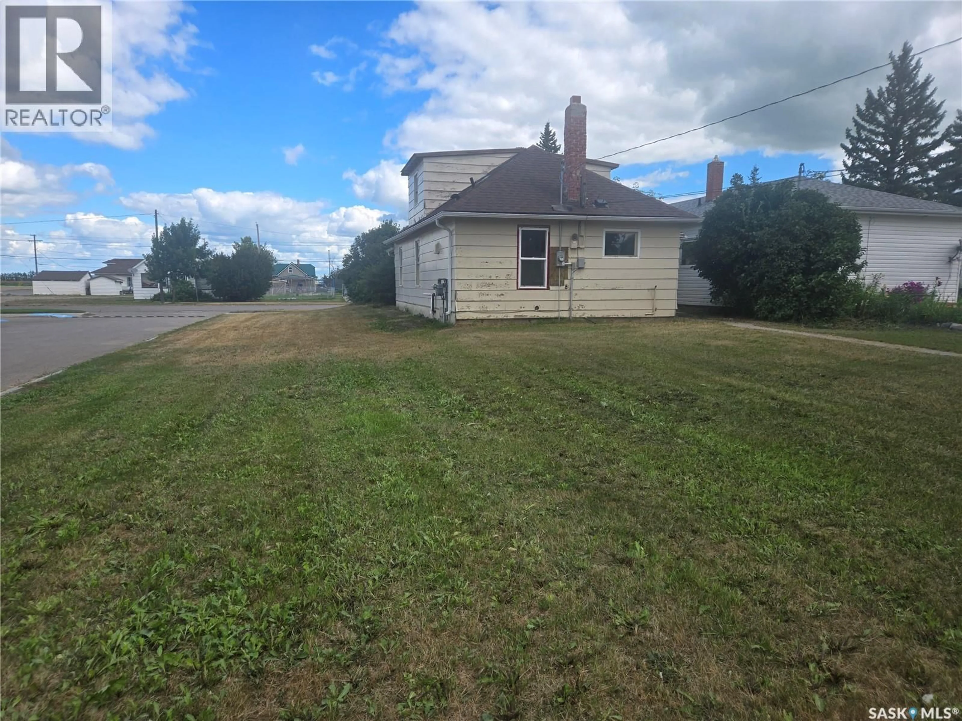 A pic from outside/outdoor area/front of a property/back of a property/a pic from drone, street for 419 MAIN STREET, Kipling Saskatchewan S0G2S0
