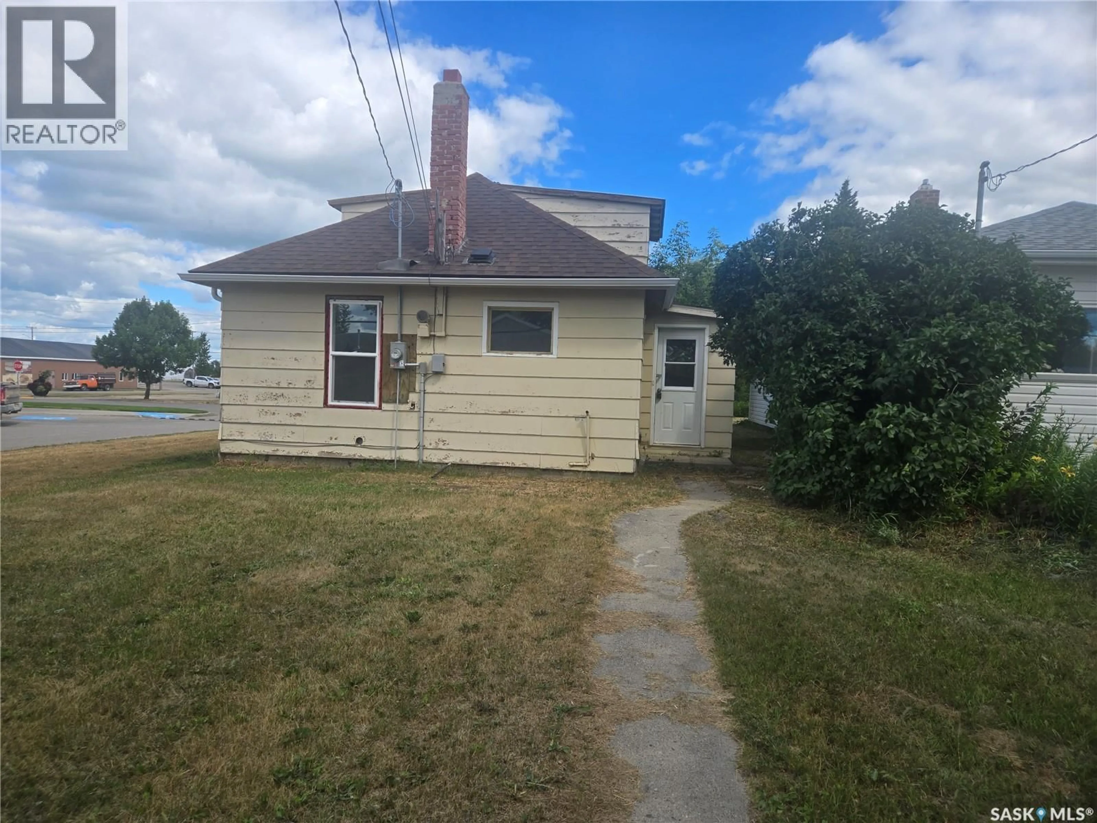 A pic from outside/outdoor area/front of a property/back of a property/a pic from drone, street for 419 MAIN STREET, Kipling Saskatchewan S0G2S0