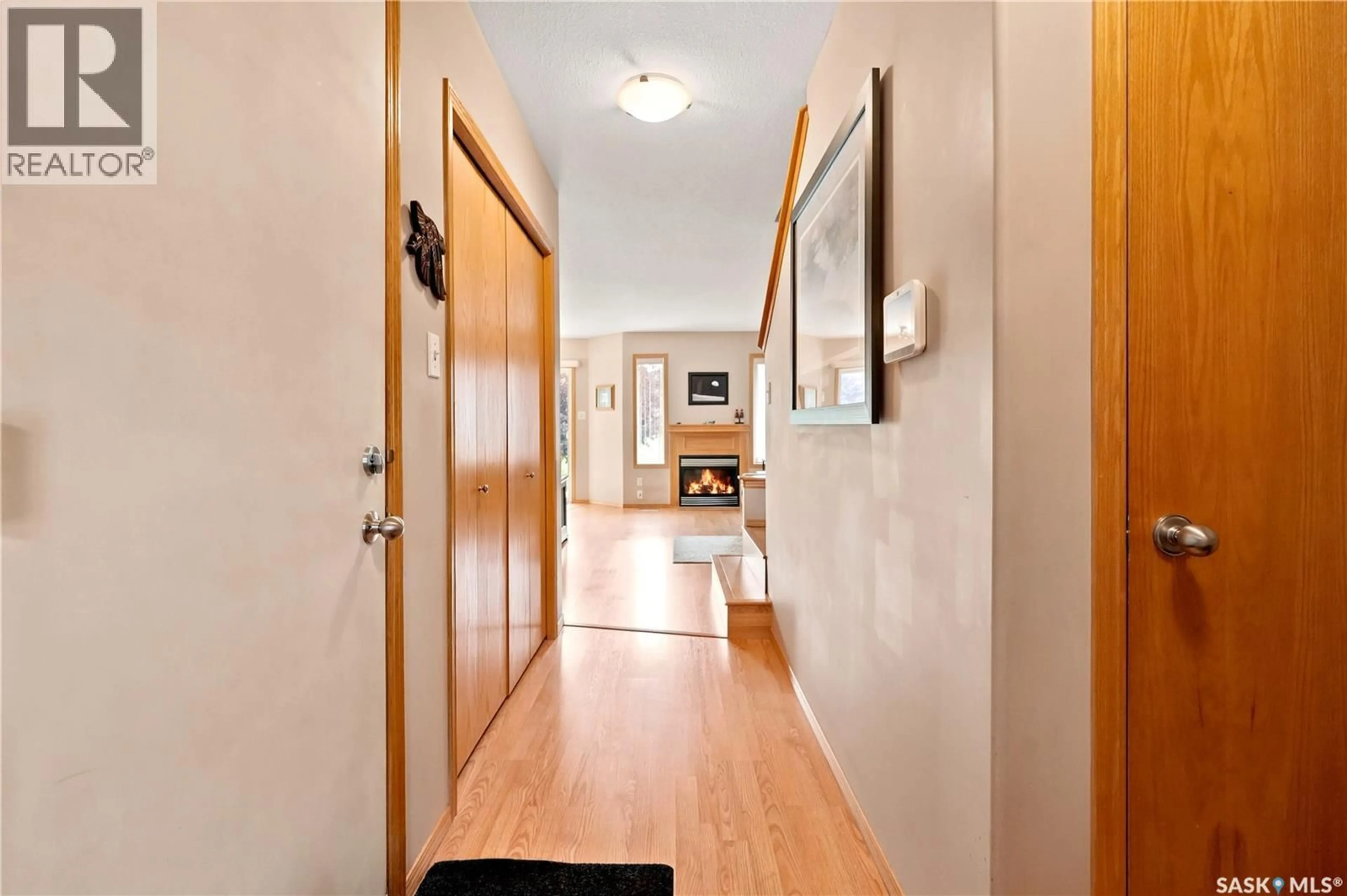 Indoor entryway for 225 MIKKELSON DRIVE, Regina Saskatchewan S4T7X9